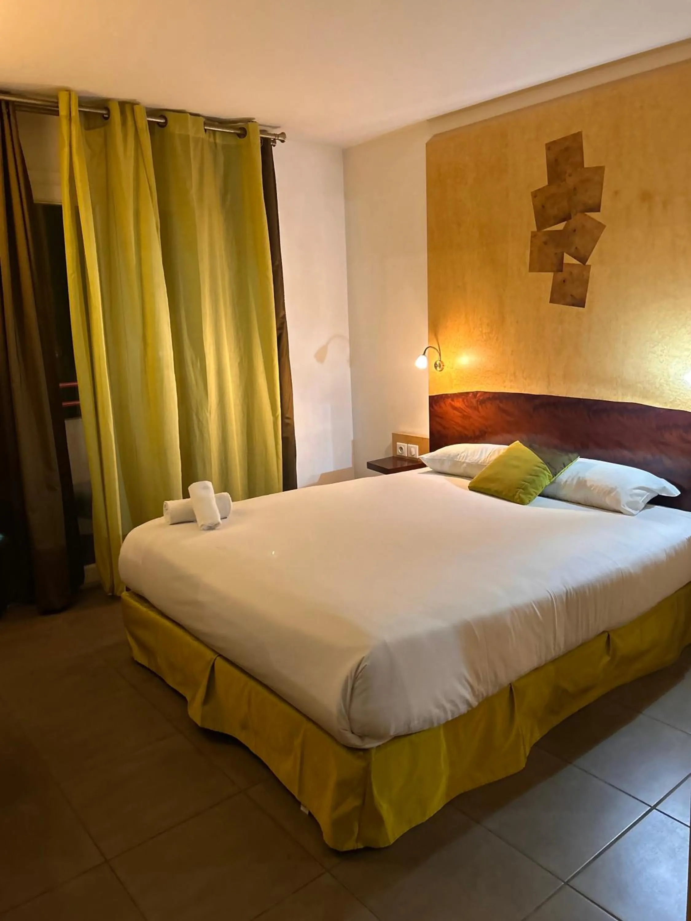 Bed in Logis Hôtel La Fauceille