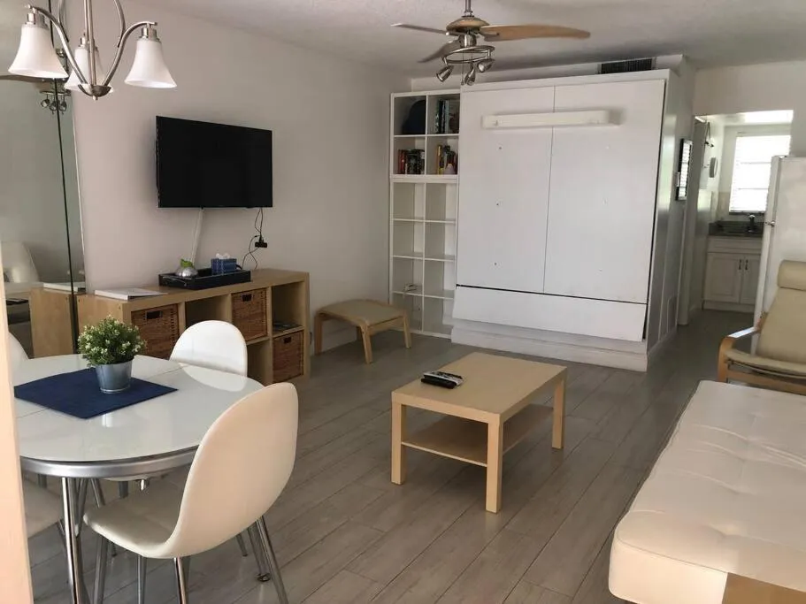 Aloha Apartments On the Intracoastal-Walk to the Beach