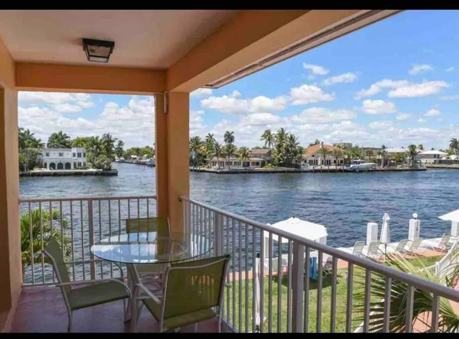 Aloha Apartments On the Intracoastal-Walk to the Beach