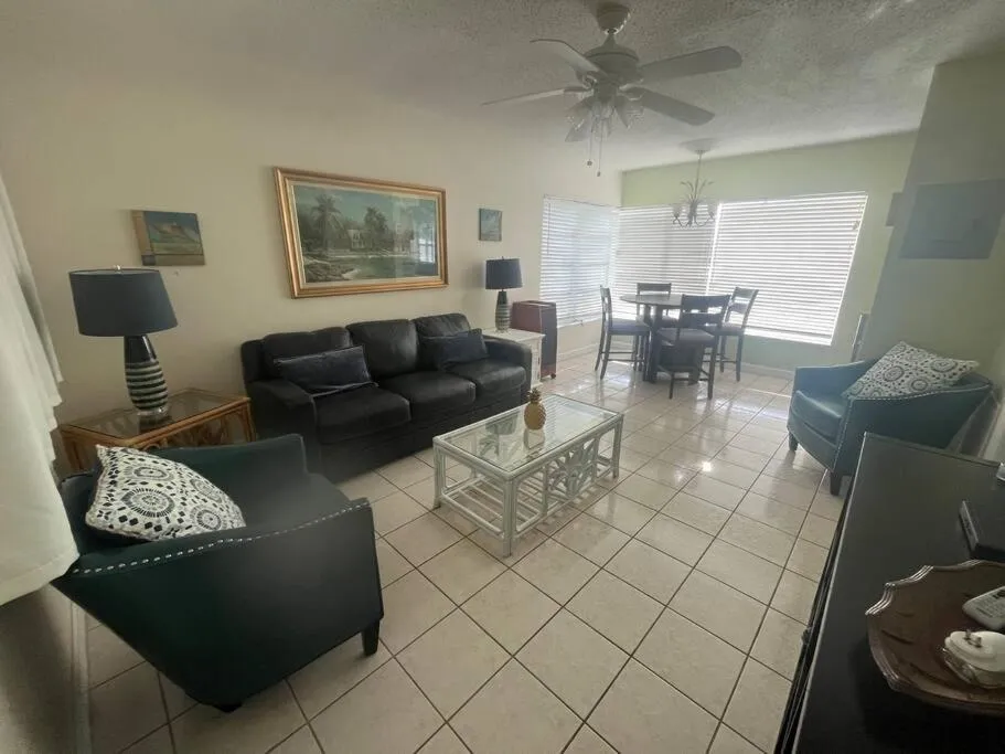 Aloha Apartments On the Intracoastal-Walk to the Beach