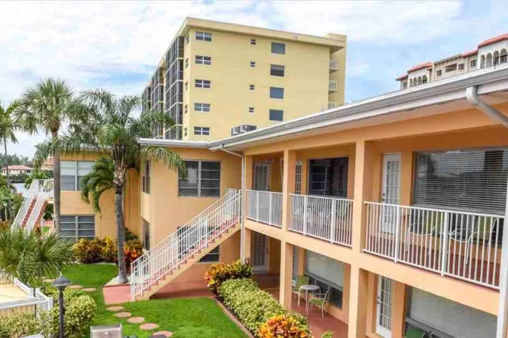 Aloha Apartments On the Intracoastal-Walk to the Beach