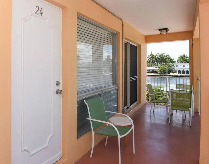 Aloha Apartments On the Intracoastal-Walk to the Beach