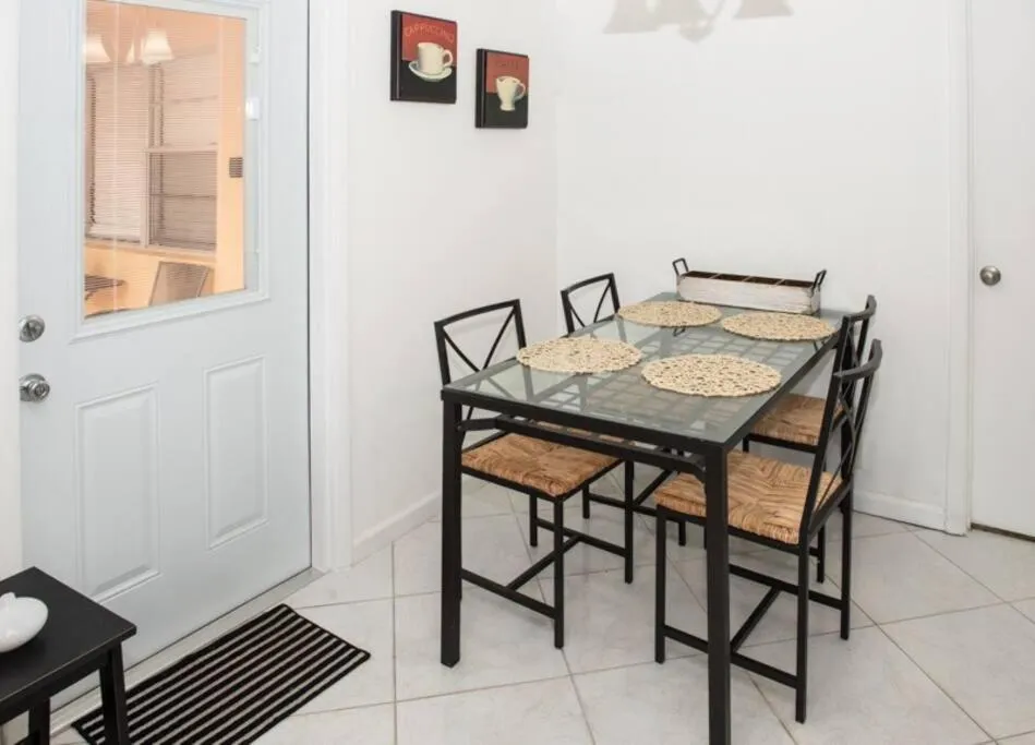 Aloha Apartments On the Intracoastal-Walk to the Beach