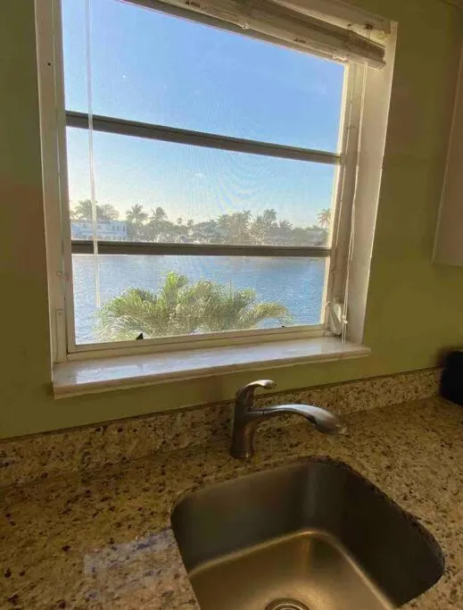 Aloha Apartments On the Intracoastal-Walk to the Beach