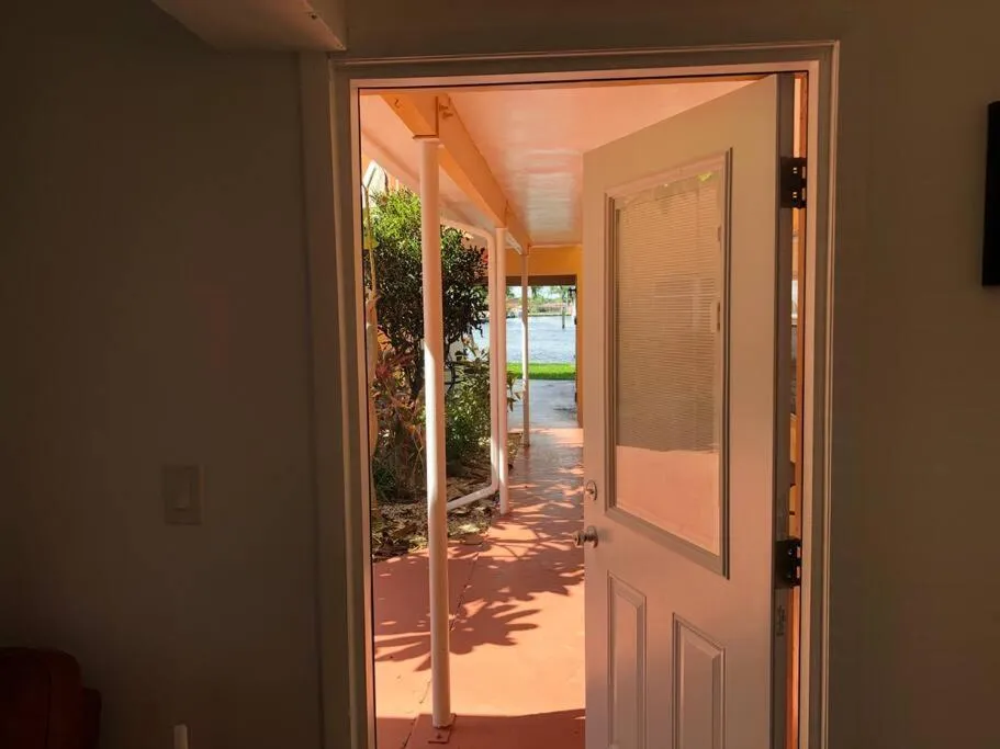 Aloha Apartments On the Intracoastal-Walk to the Beach