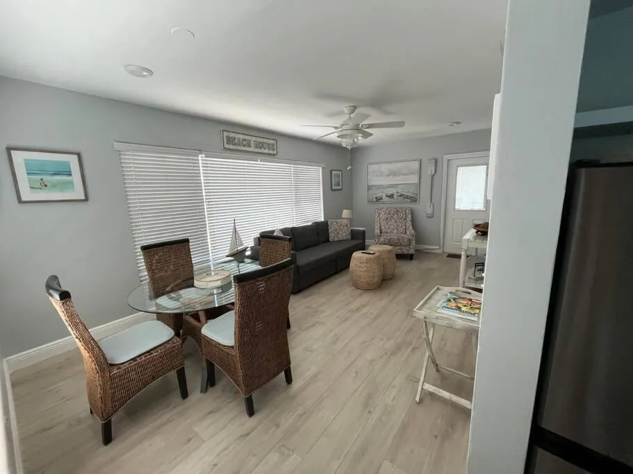 Aloha Apartments On the Intracoastal-Walk to the Beach