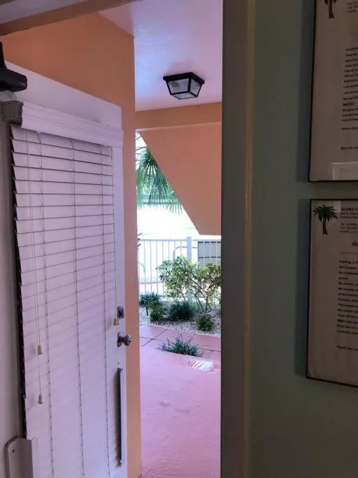 Aloha Apartments On the Intracoastal-Walk to the Beach