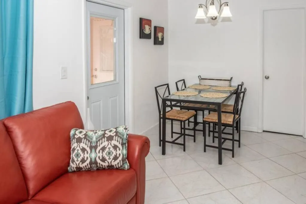 Aloha Apartments On the Intracoastal-Walk to the Beach