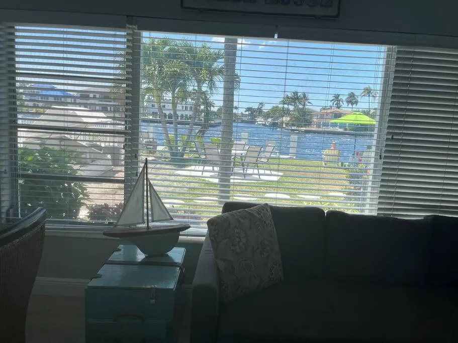 Aloha Apartments On the Intracoastal-Walk to the Beach