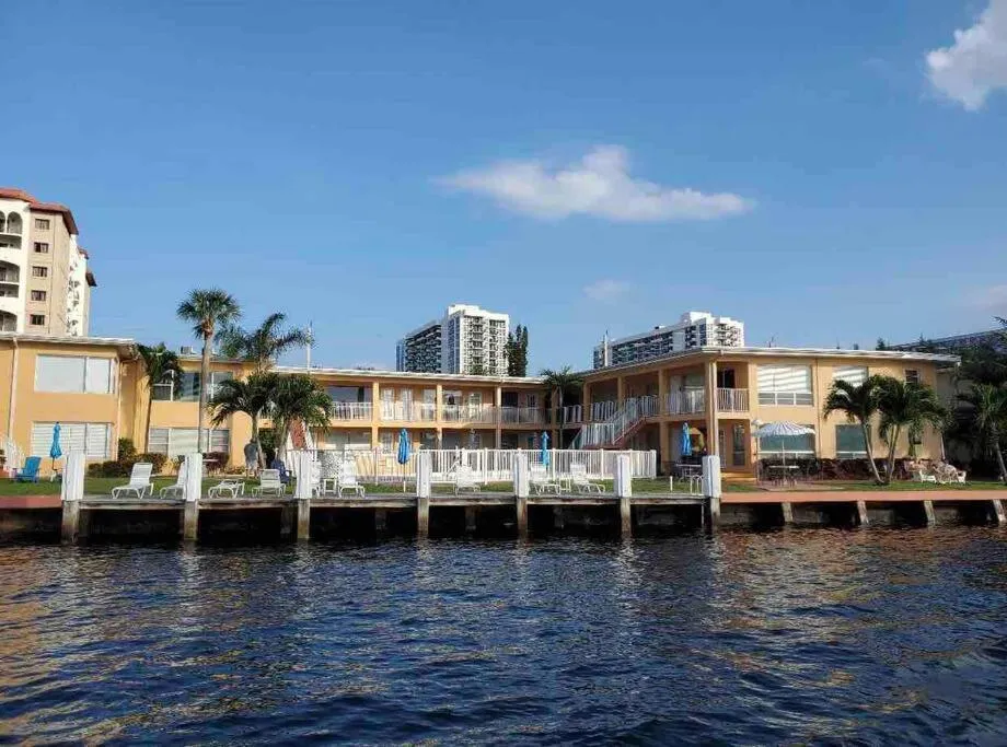 Aloha Apartments On the Intracoastal-Walk to the Beach