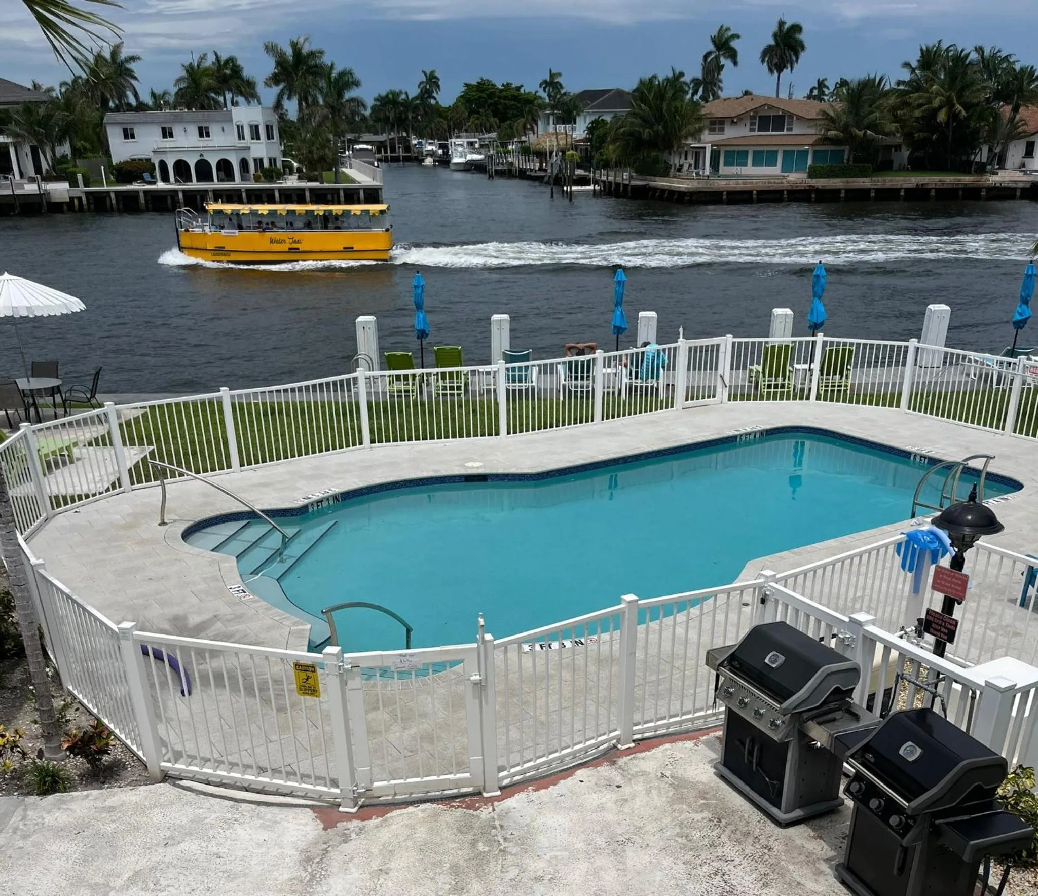 Aloha Apartments On the Intracoastal-Walk to the Beach