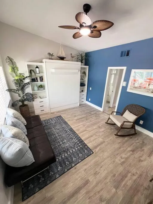 Aloha Apartments On the Intracoastal-Walk to the Beach