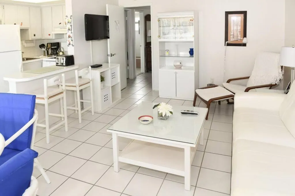 Aloha Apartments On the Intracoastal-Walk to the Beach