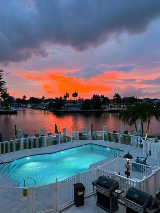 Aloha Apartments On the Intracoastal-Walk to the Beach