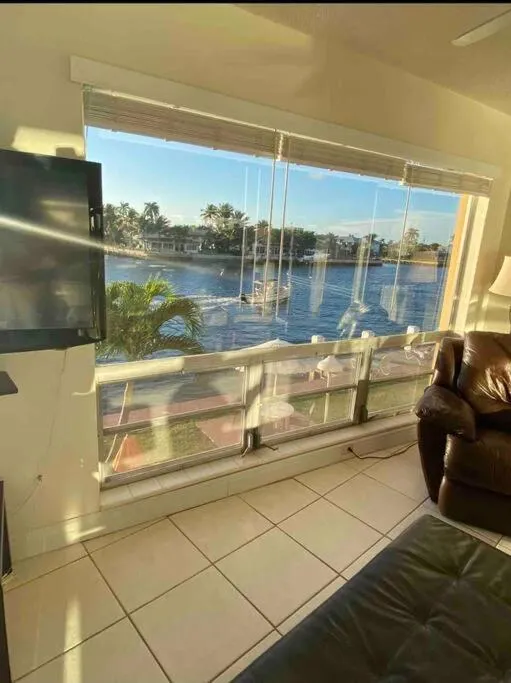Aloha Apartments On the Intracoastal-Walk to the Beach
