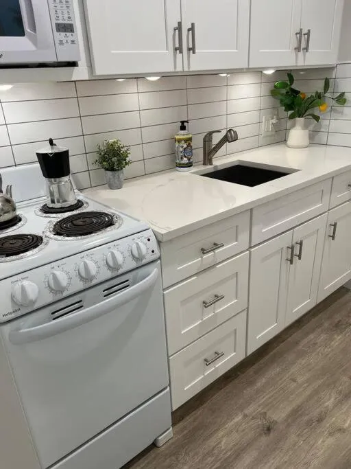 Aloha Apartments On the Intracoastal-Walk to the Beach