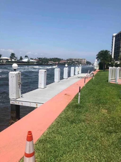 Aloha Apartments On the Intracoastal-Walk to the Beach