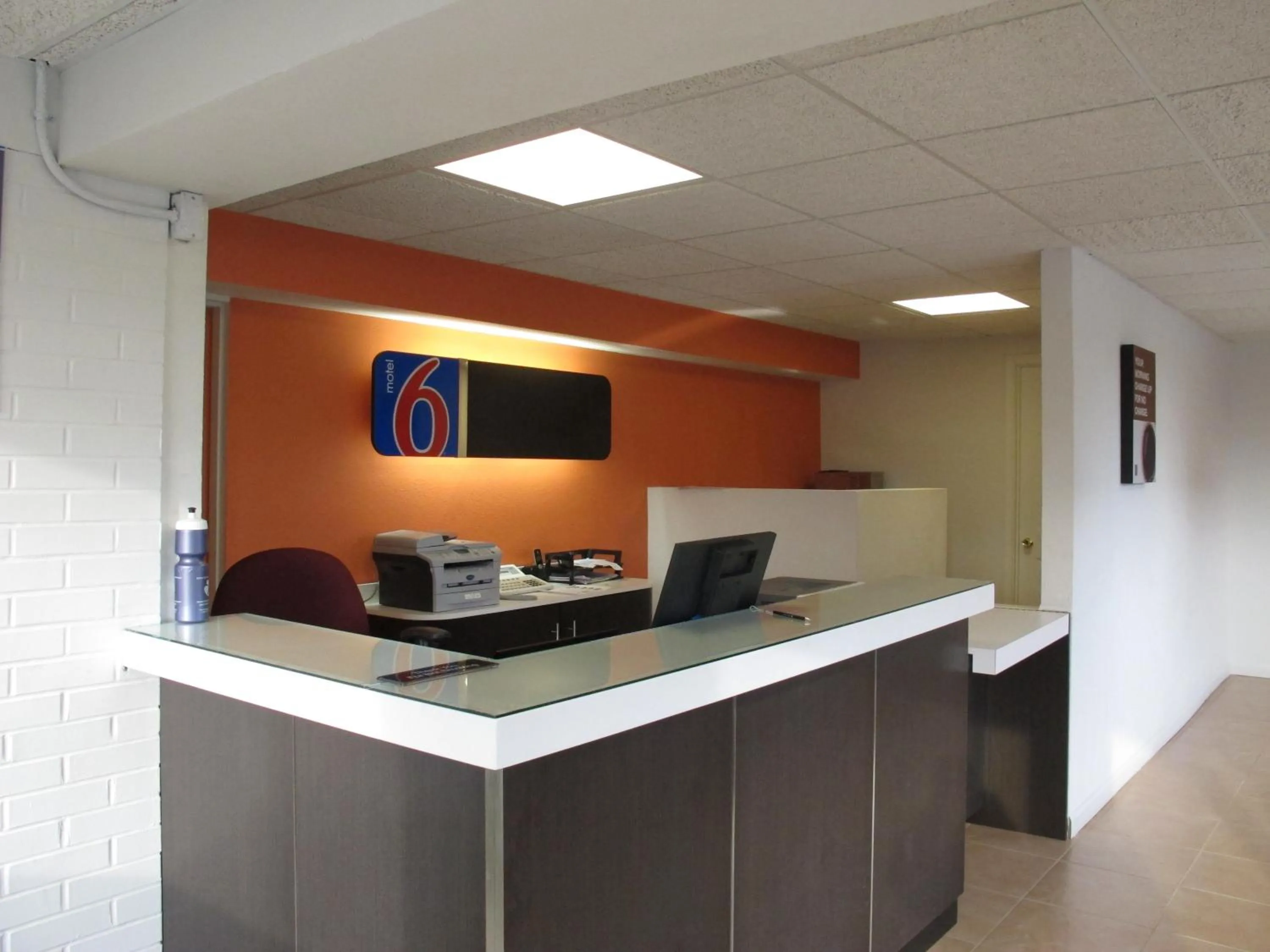 Lobby or reception in Motel 6 Baltimore MD