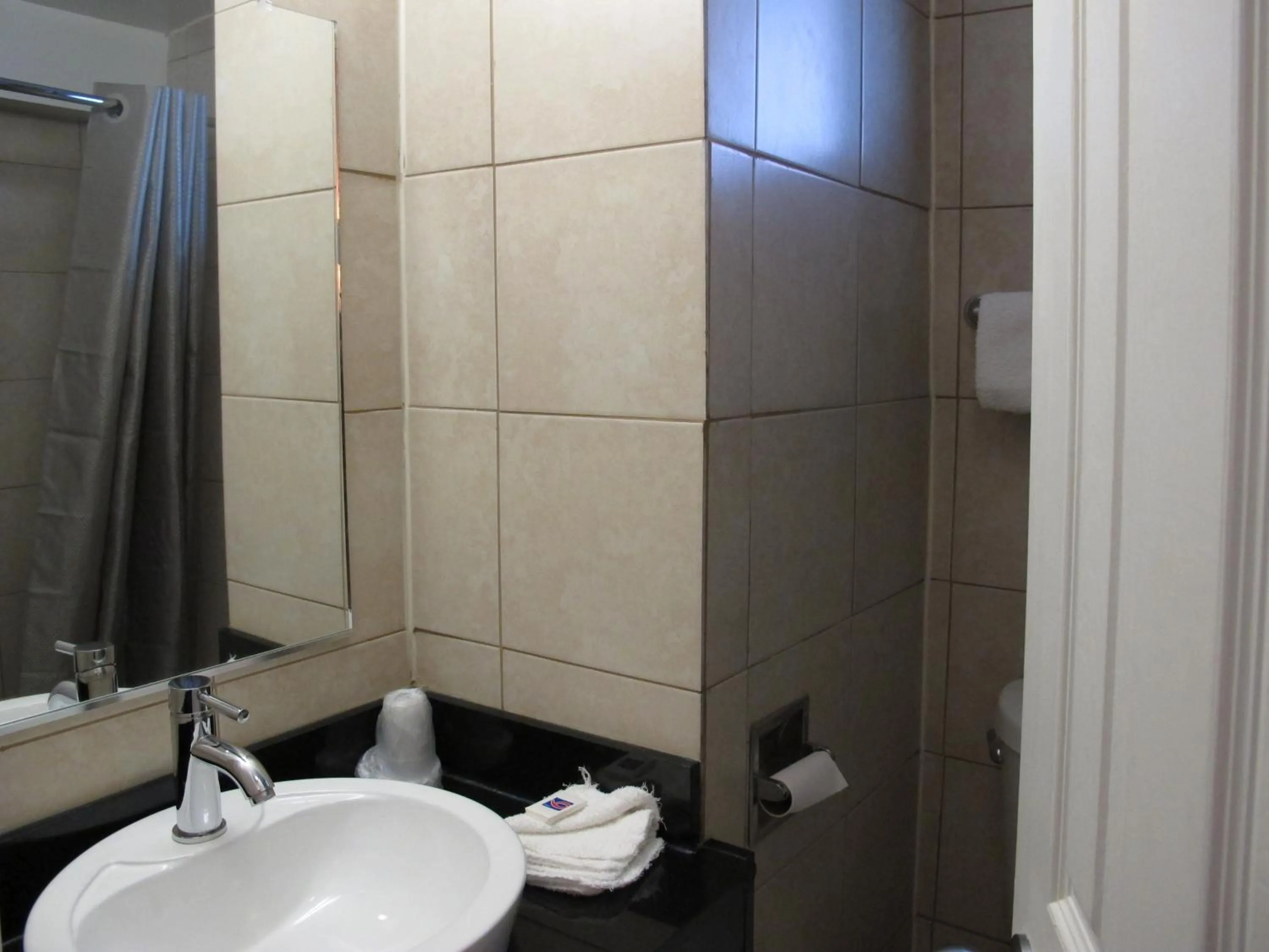 Bathroom in Motel 6 Baltimore MD