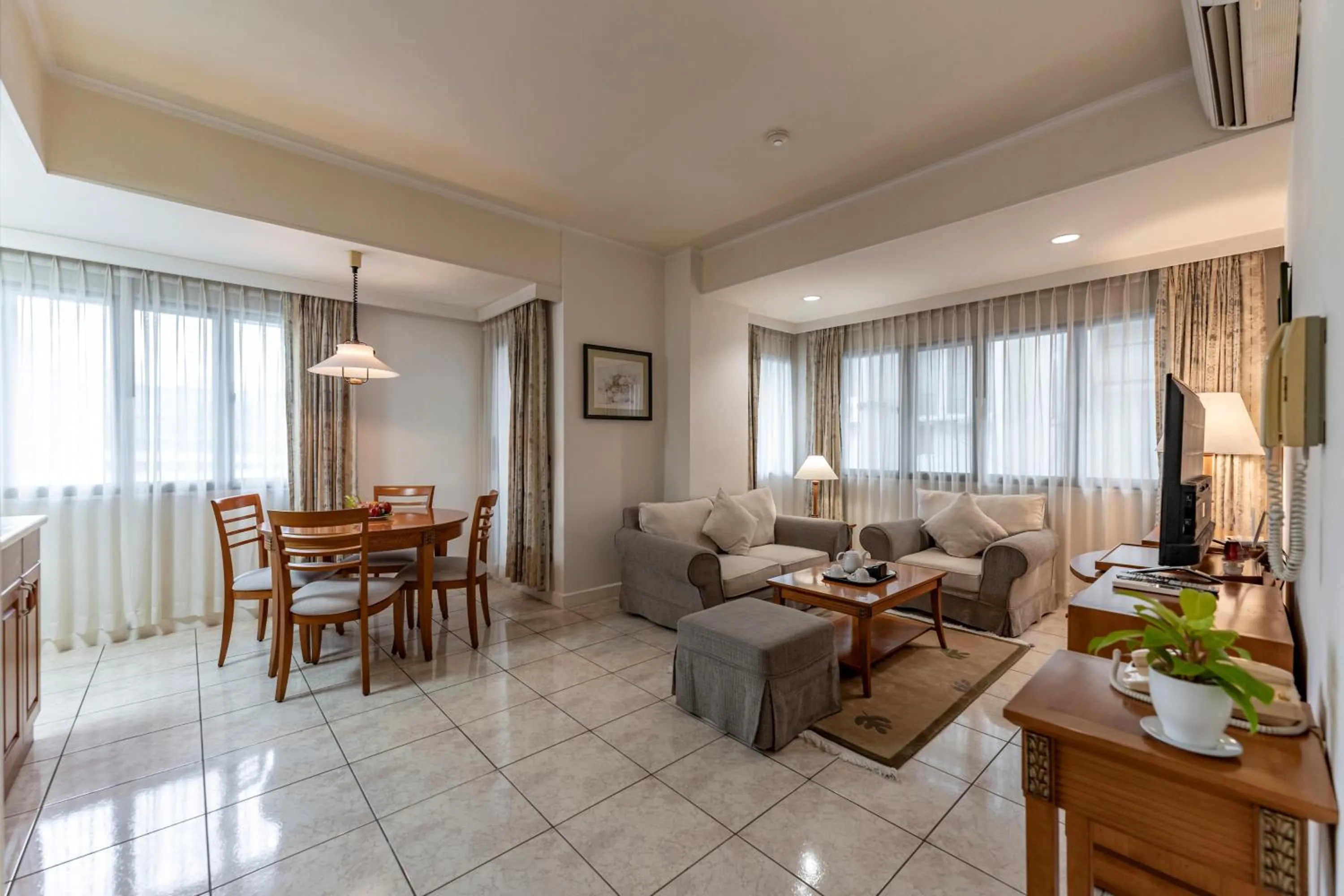 TV and multimedia in Garden View Court Suites Ho Chi Minh City