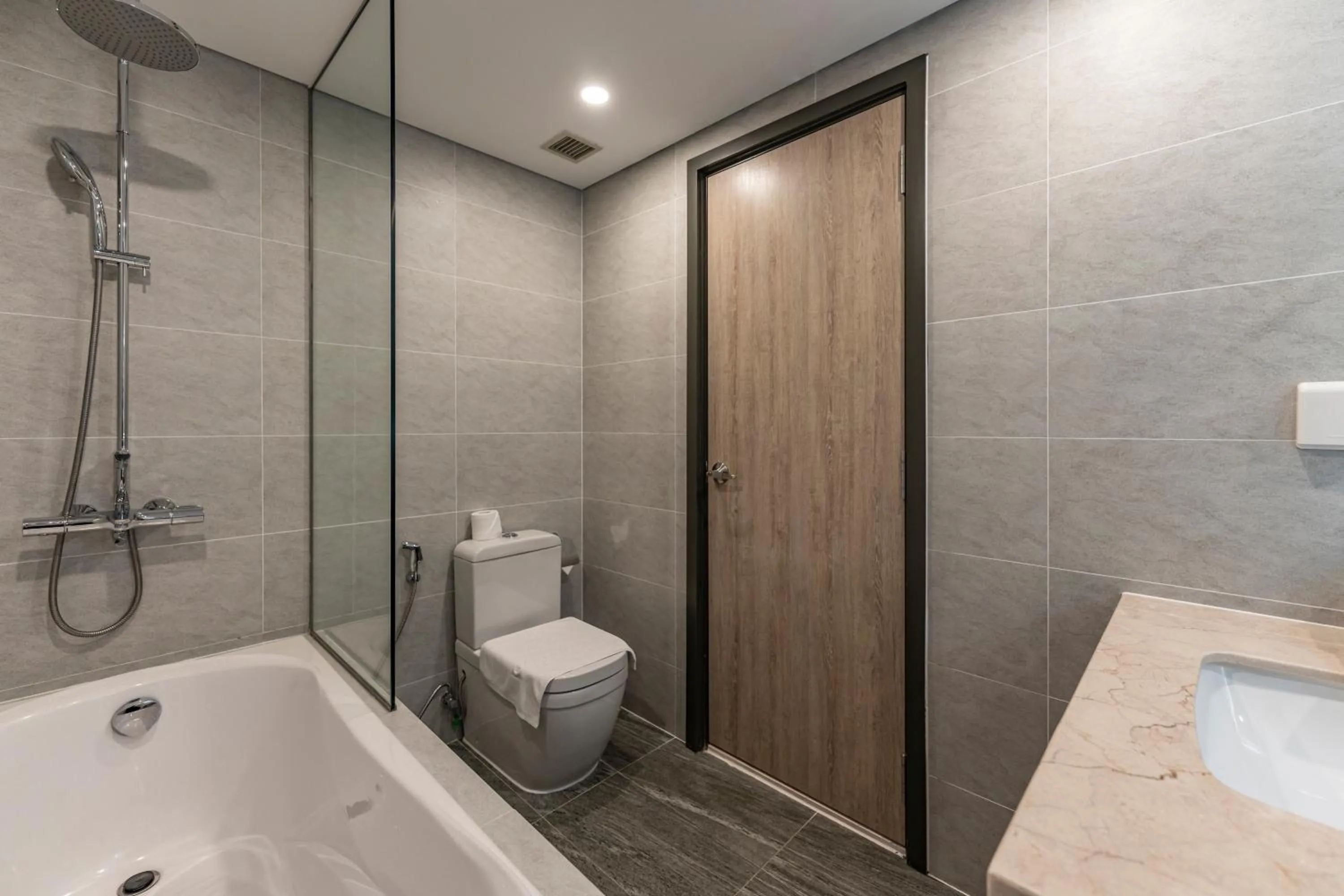 Shower in Garden View Court Suites Ho Chi Minh City