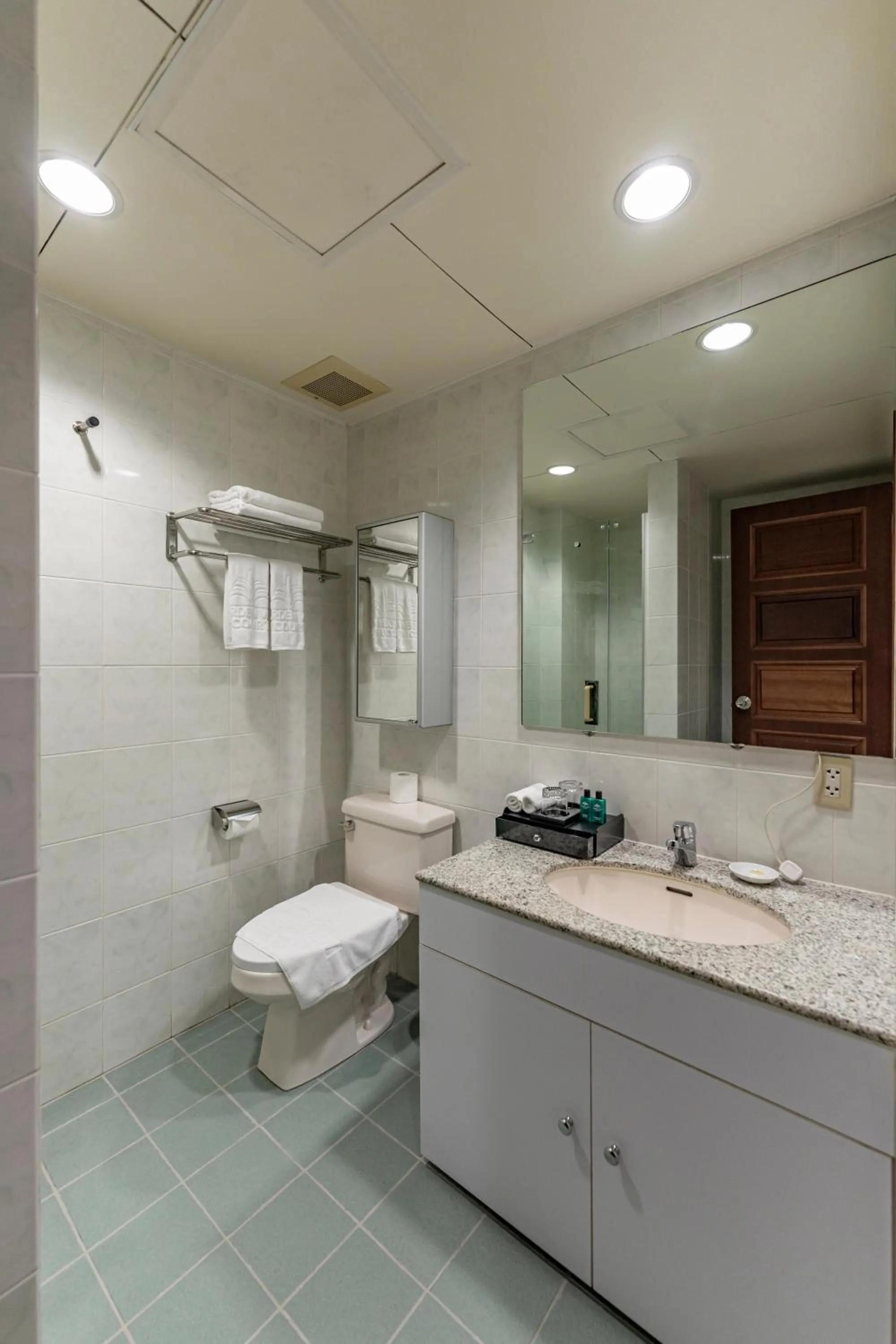 Shower in Garden View Court Suites Ho Chi Minh City