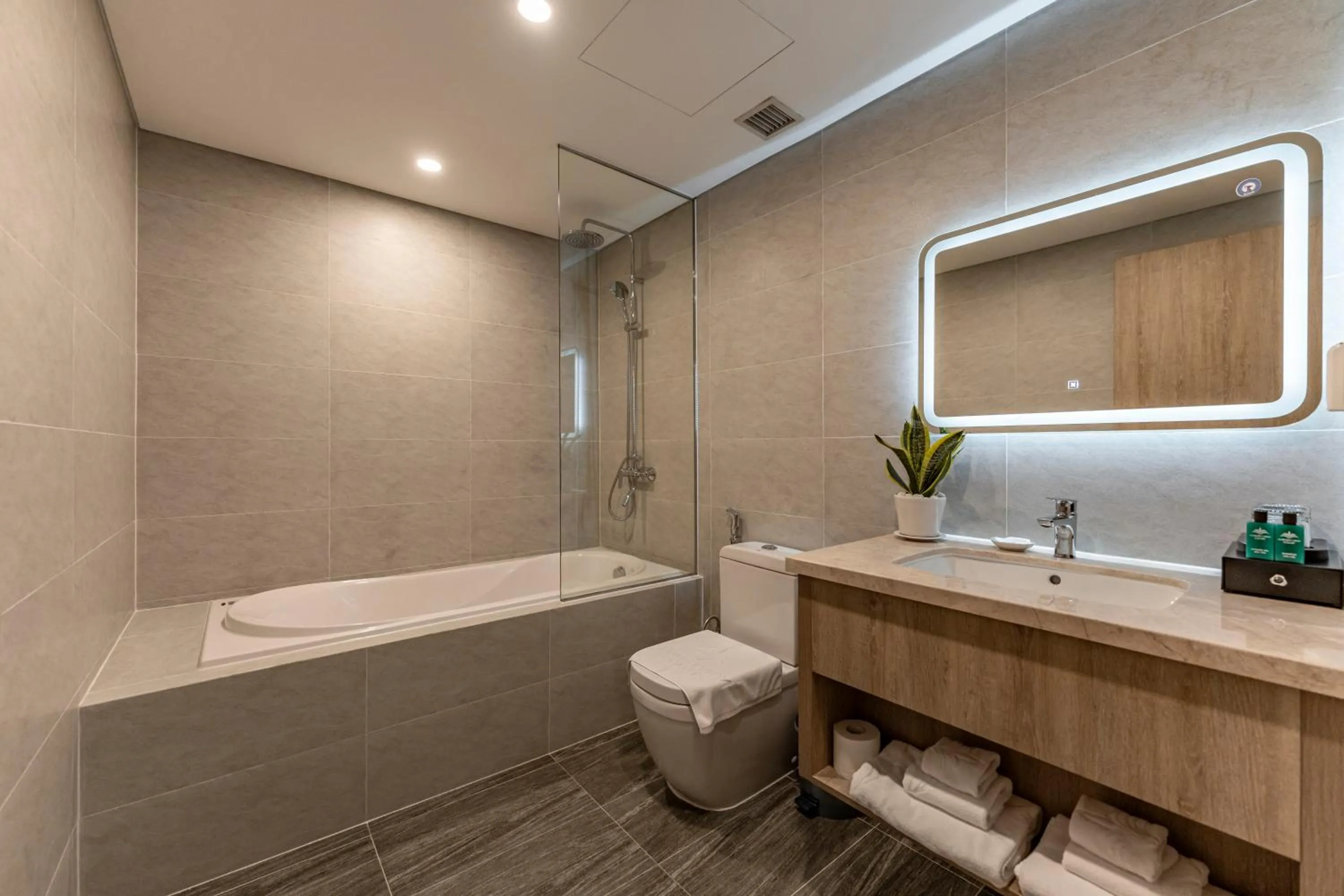 Shower in Garden View Court Suites Ho Chi Minh City