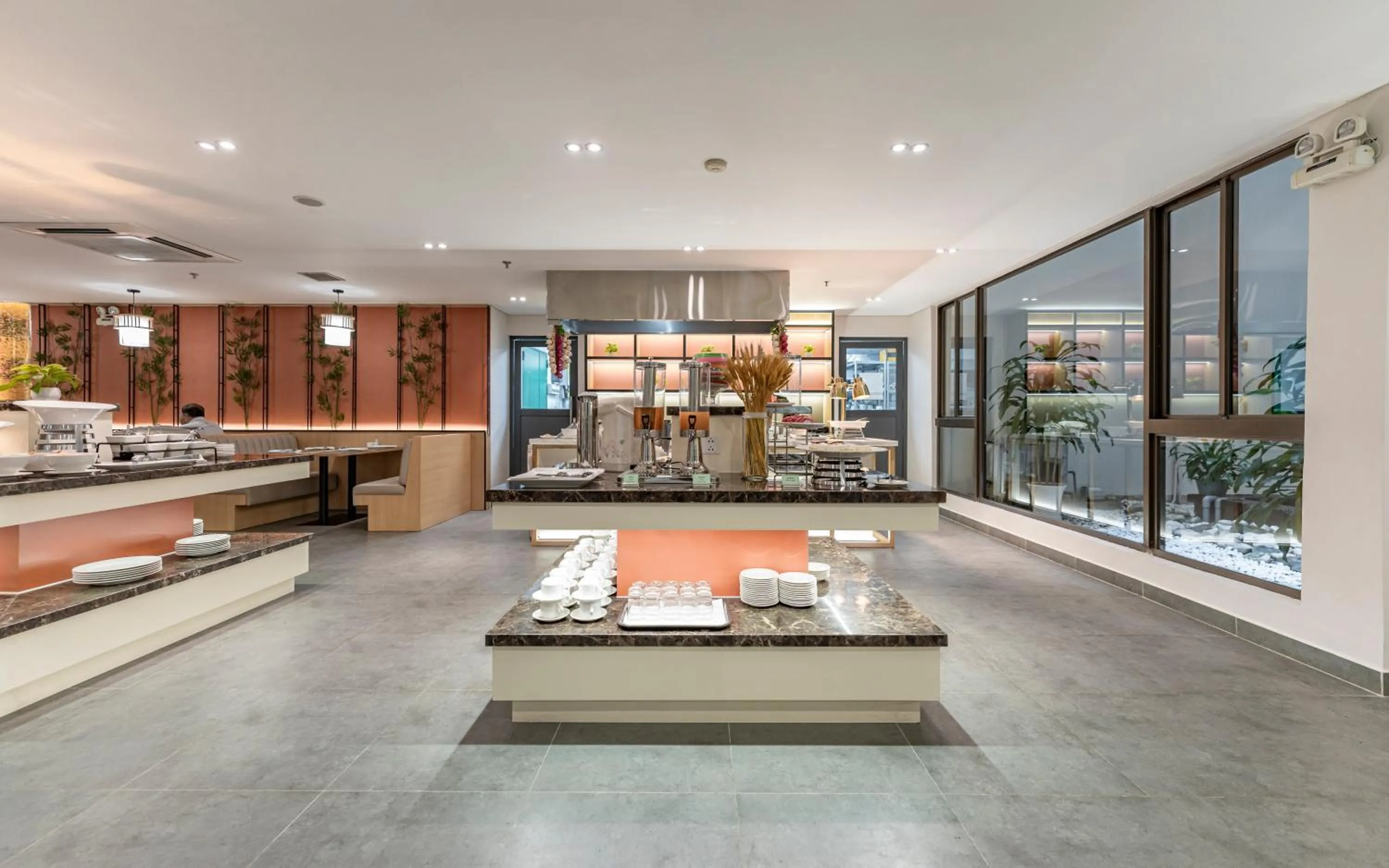 Restaurant/places to eat in Garden View Court Suites Ho Chi Minh City