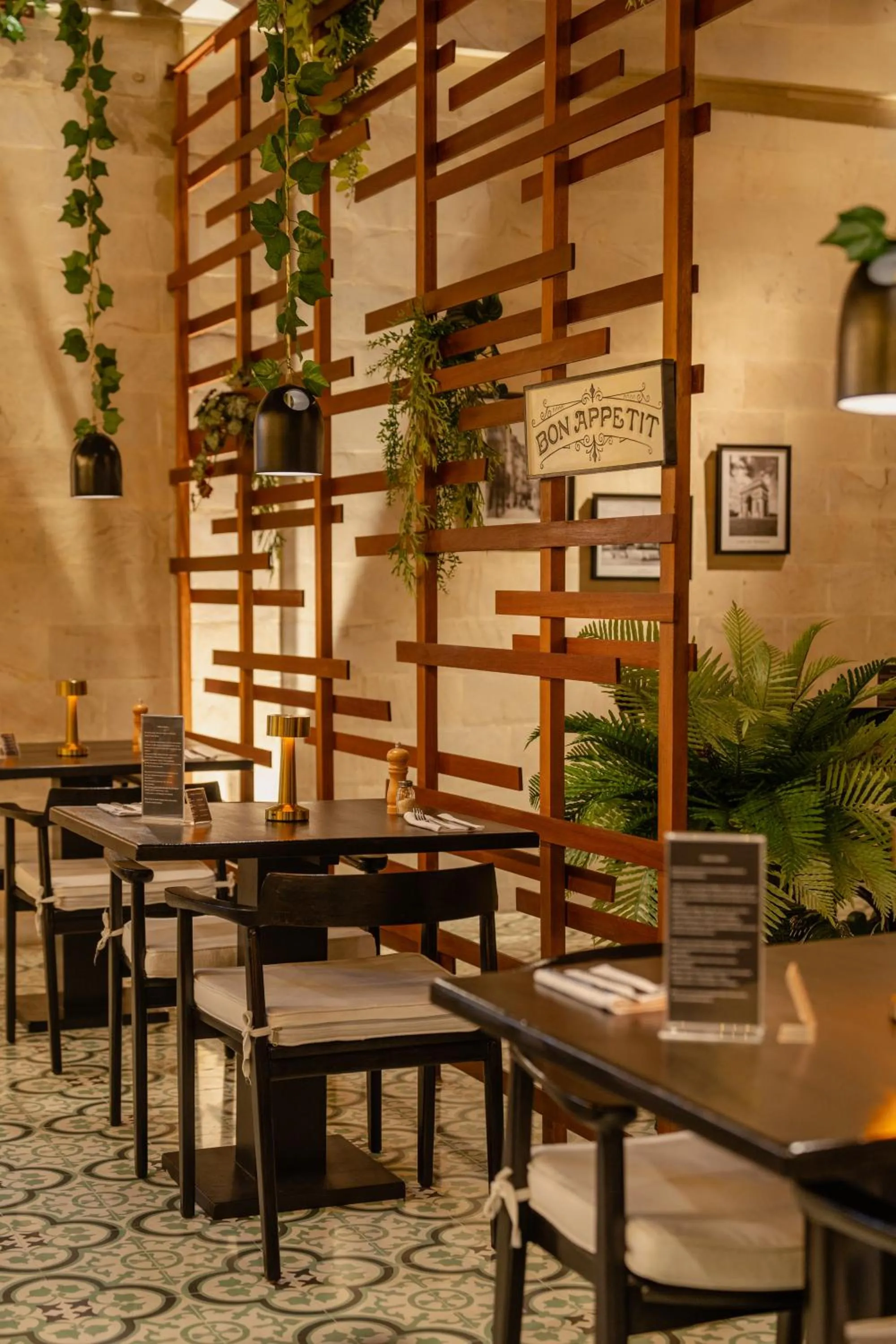 Restaurant/places to eat in Rouge - Villas Ubud