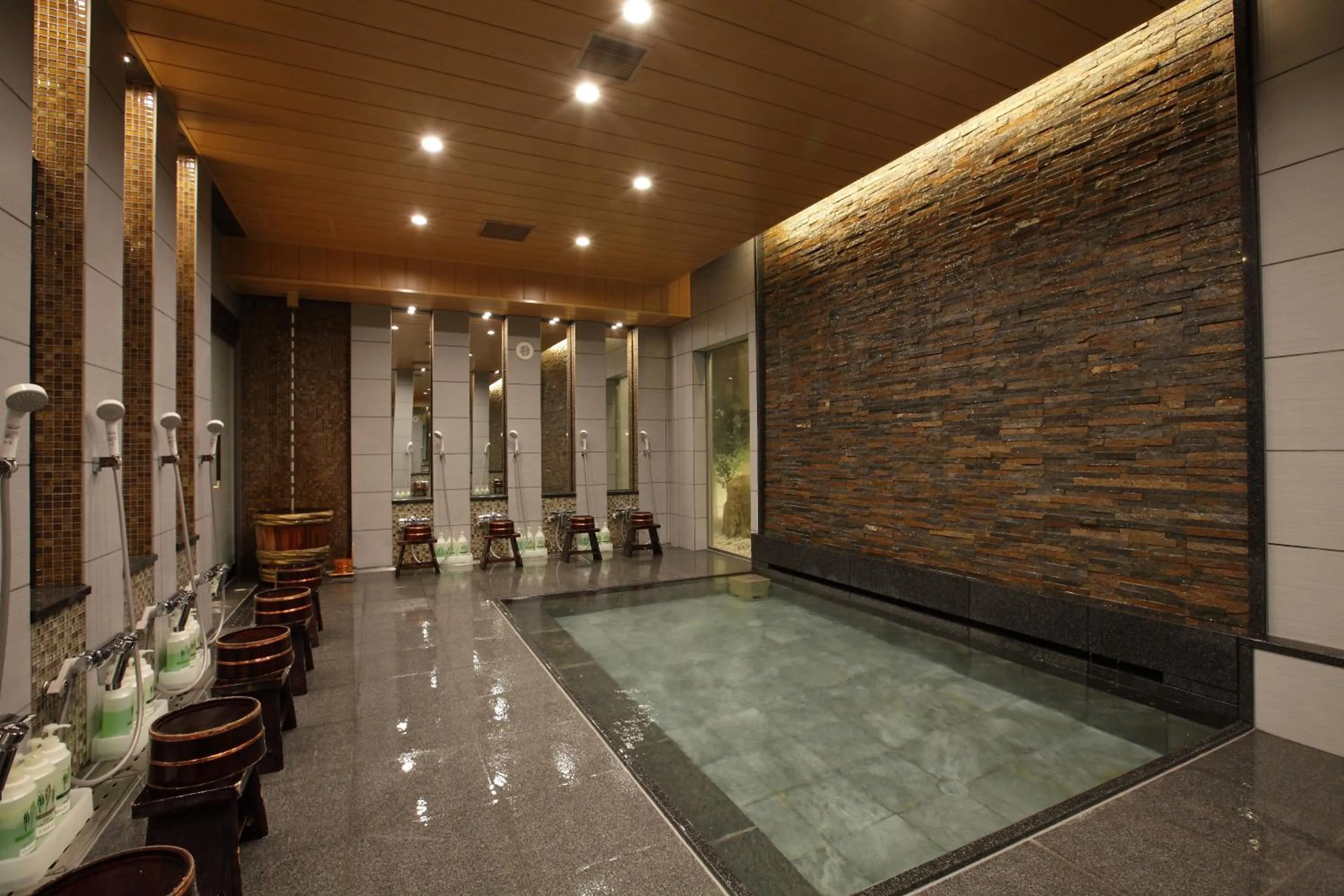 Swimming pool in Kinparo