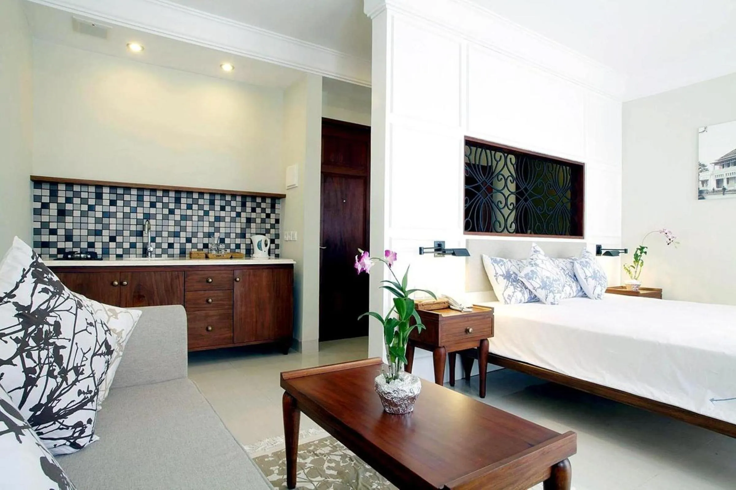 Coffee/tea facilities, Bed in Seminyak Lagoon All Suites Hotel