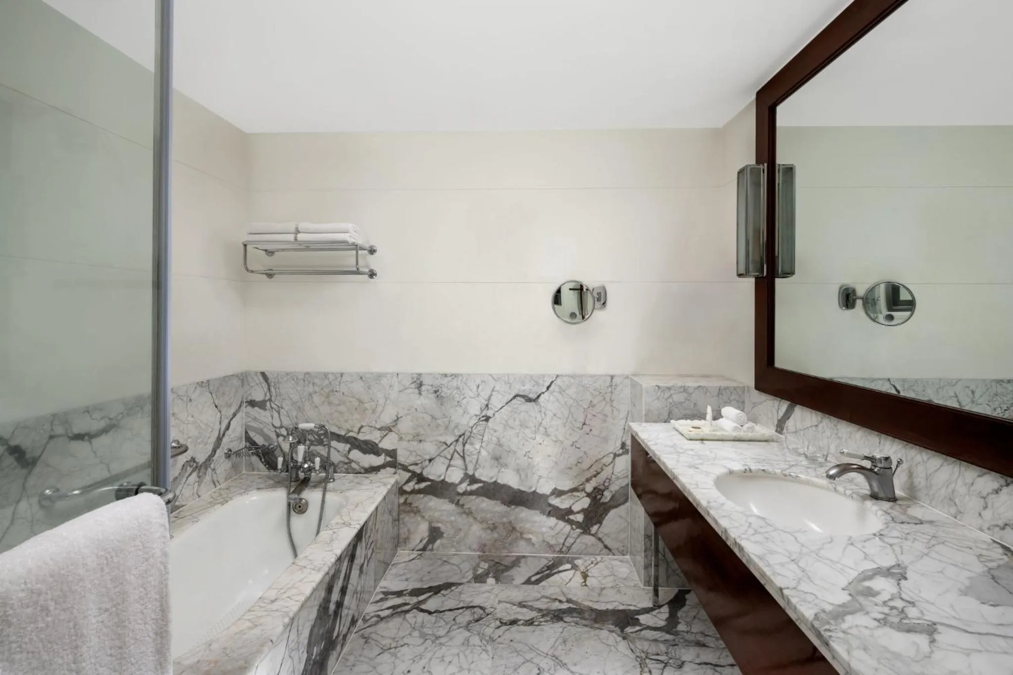 Bathroom in ITC Windsor, a Luxury Collection Hotel, Bengaluru