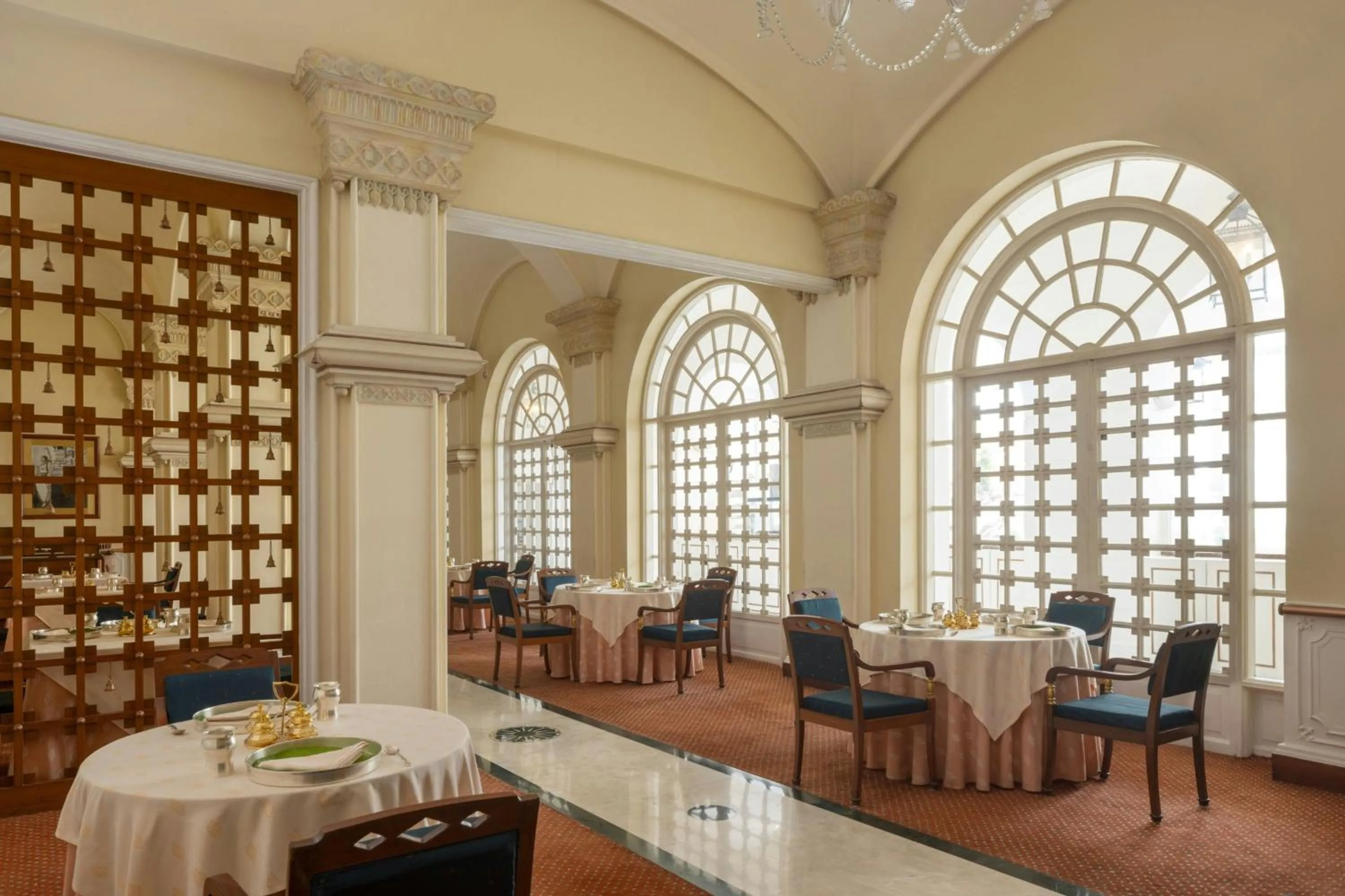 Restaurant/places to eat in ITC Windsor, a Luxury Collection Hotel, Bengaluru