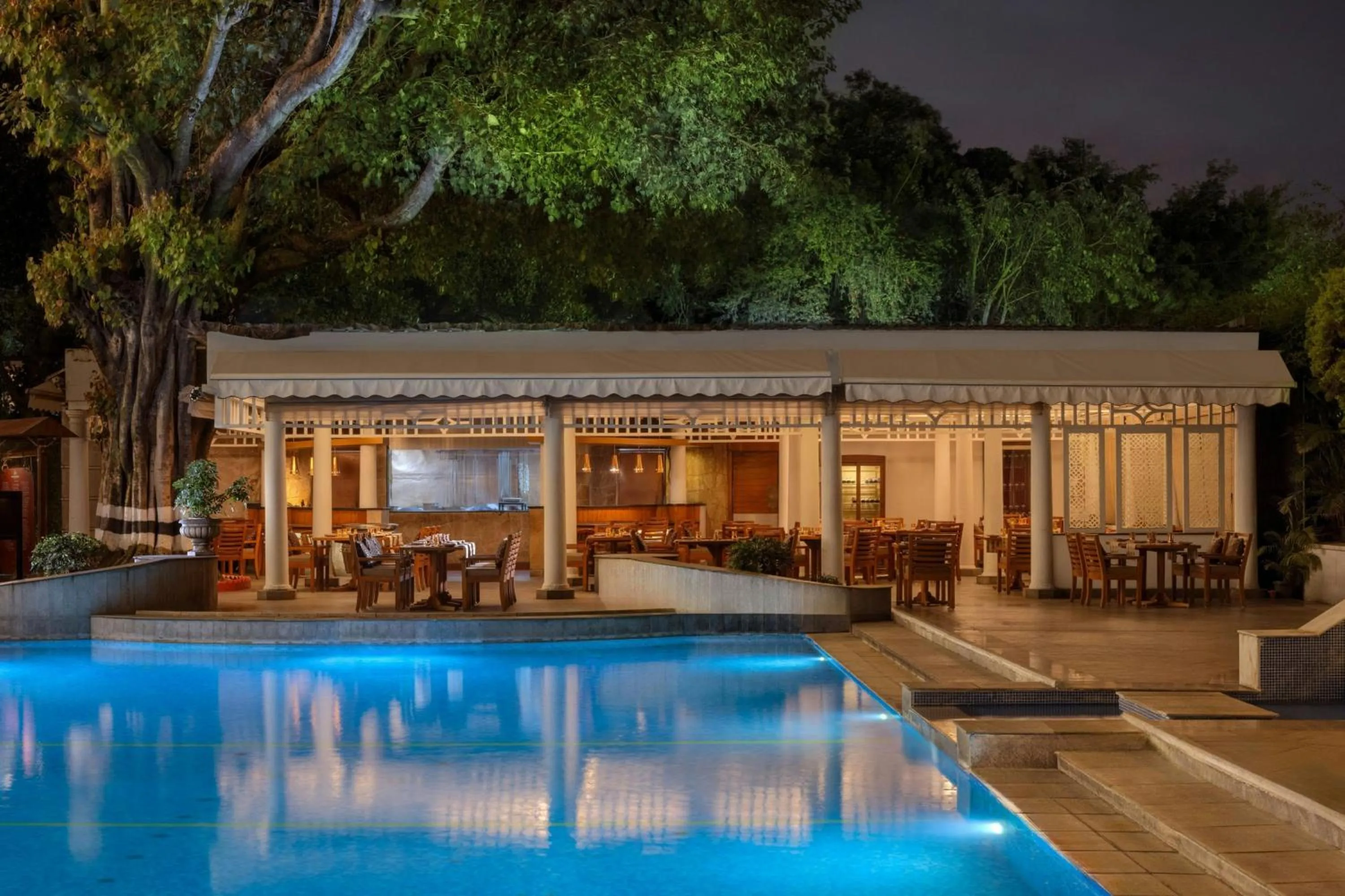 Swimming pool in ITC Windsor, a Luxury Collection Hotel, Bengaluru