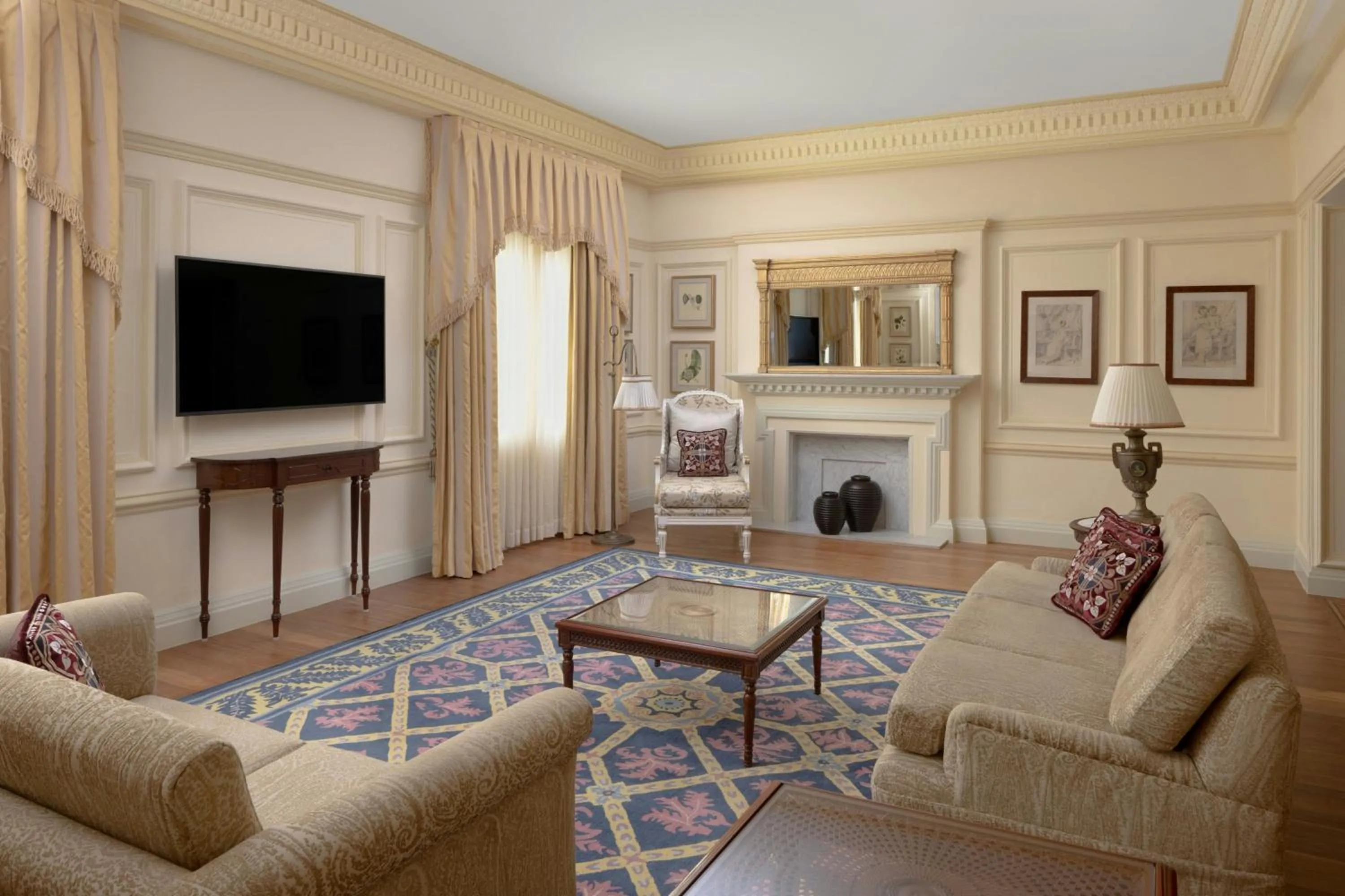 Living room in ITC Windsor, a Luxury Collection Hotel, Bengaluru