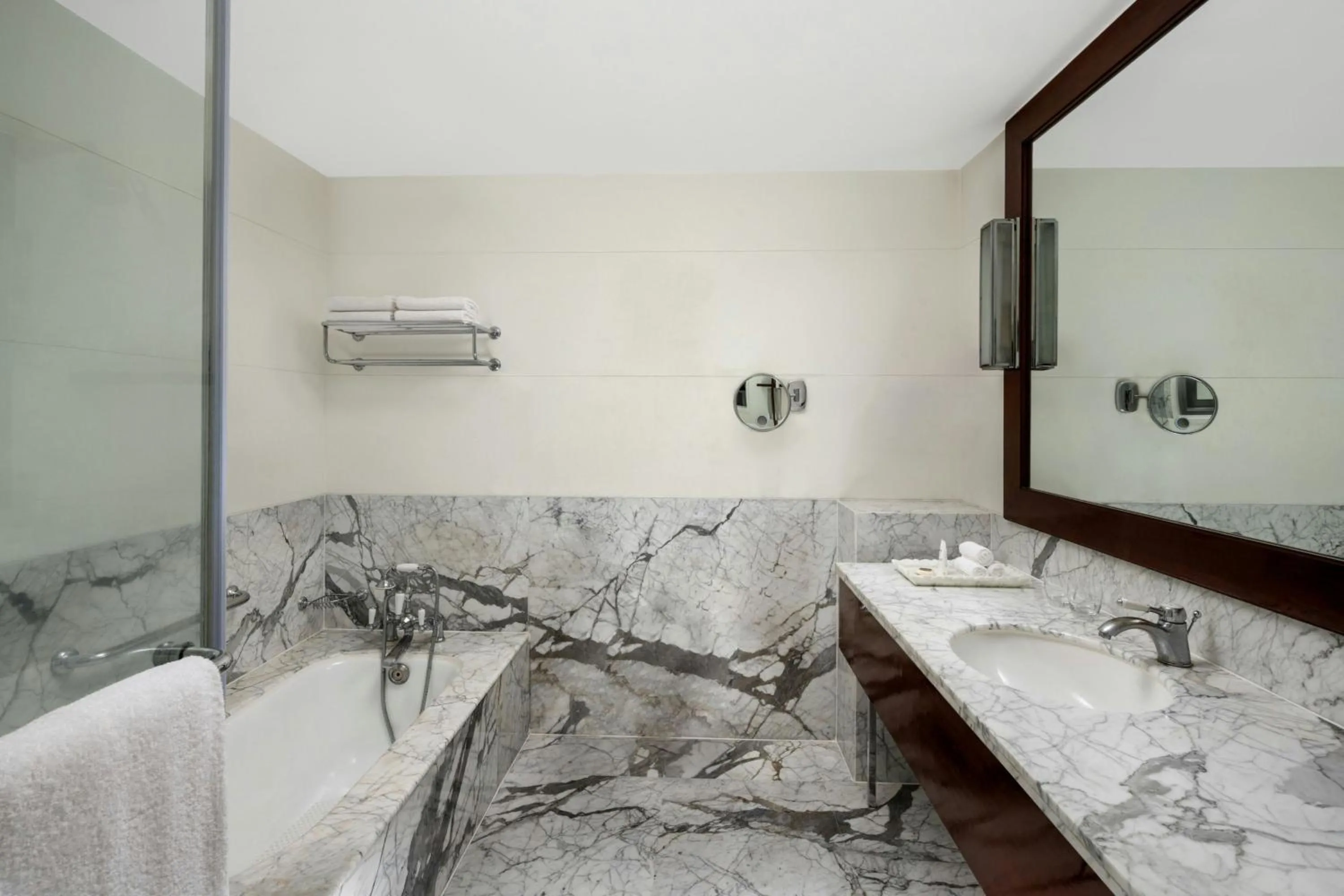 Bathroom in ITC Windsor, a Luxury Collection Hotel, Bengaluru