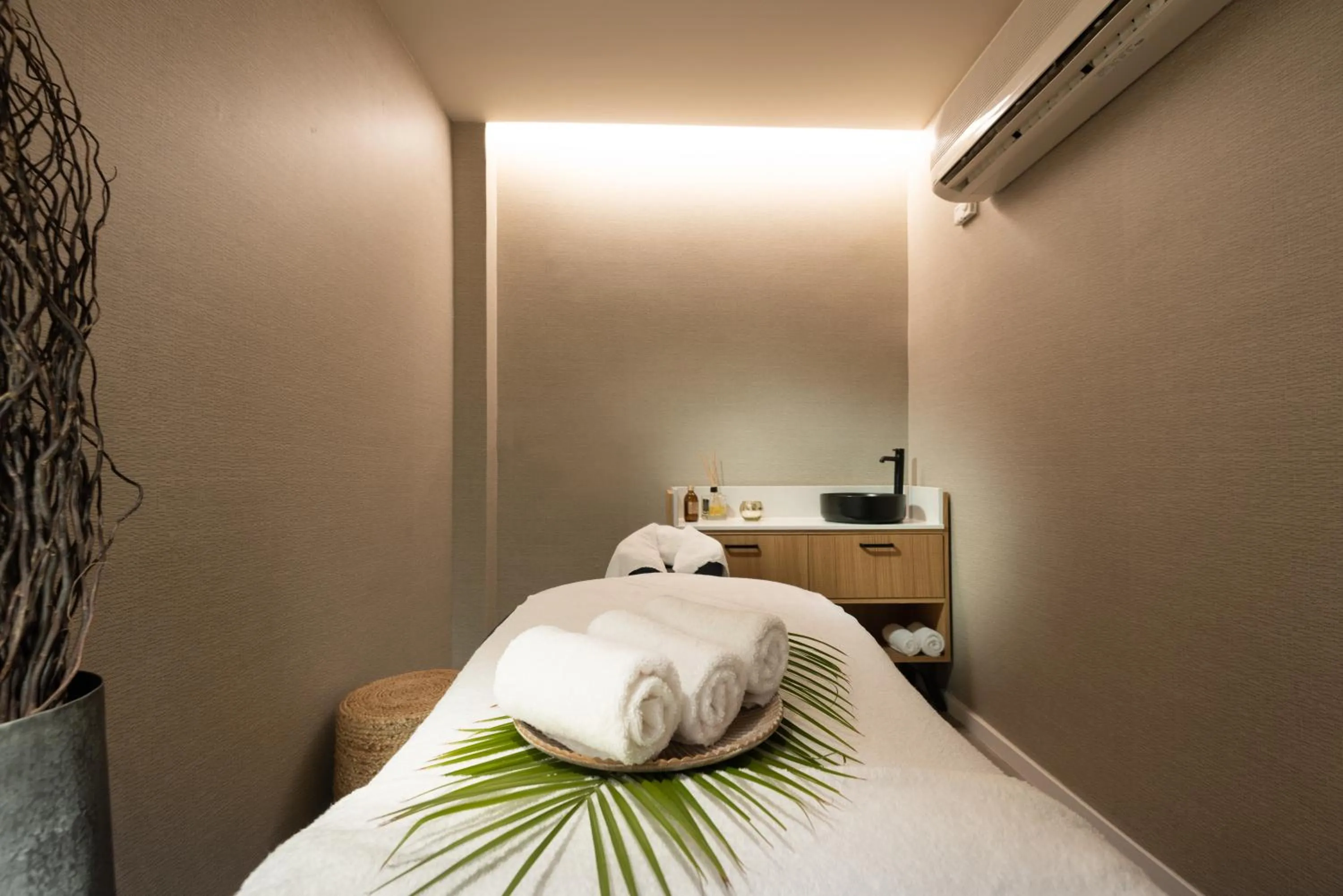 Property building, Bed in U Splash Resort Eilat