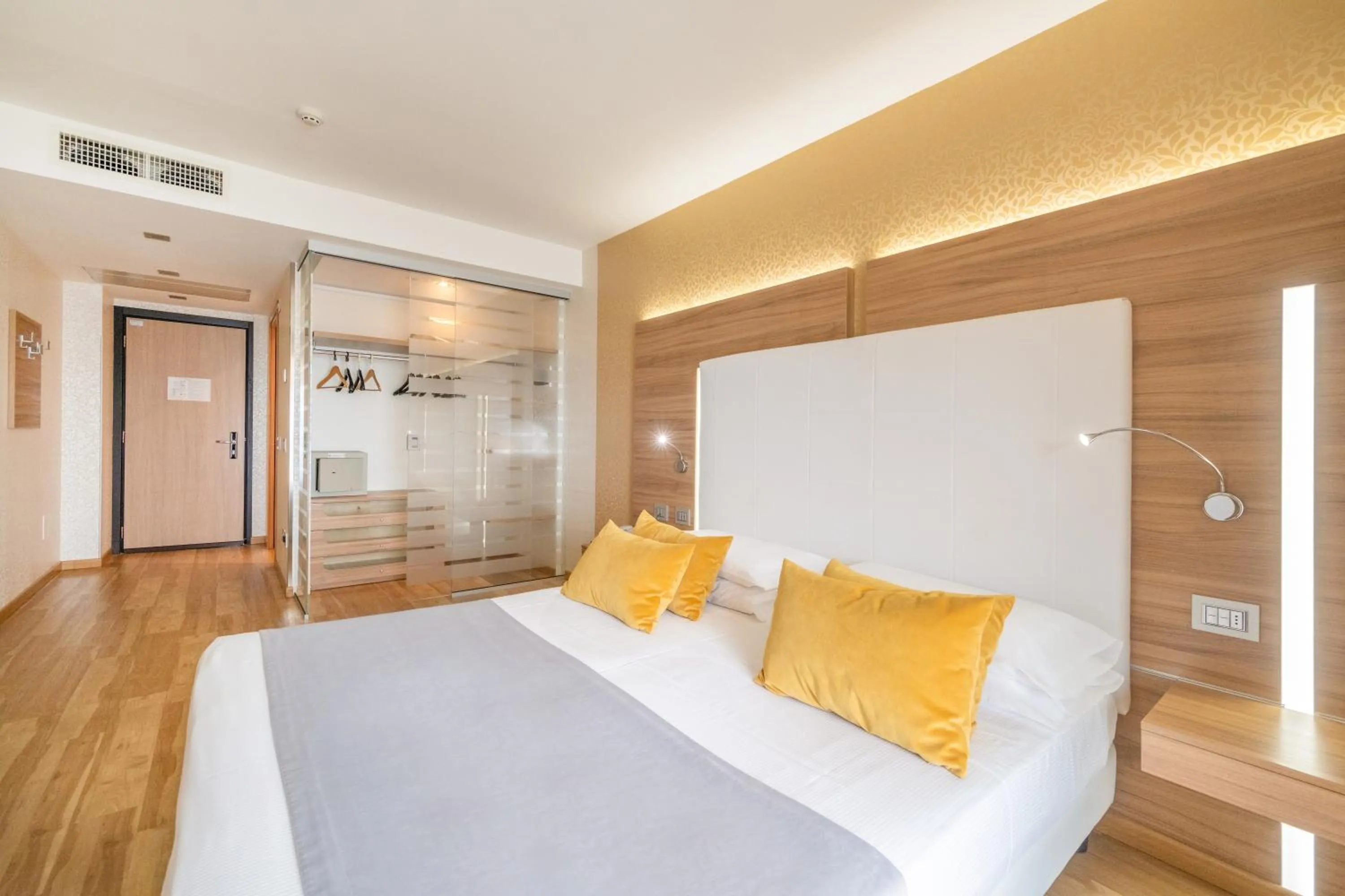 Bedroom, Bed in Kriss Internazionale Hotel