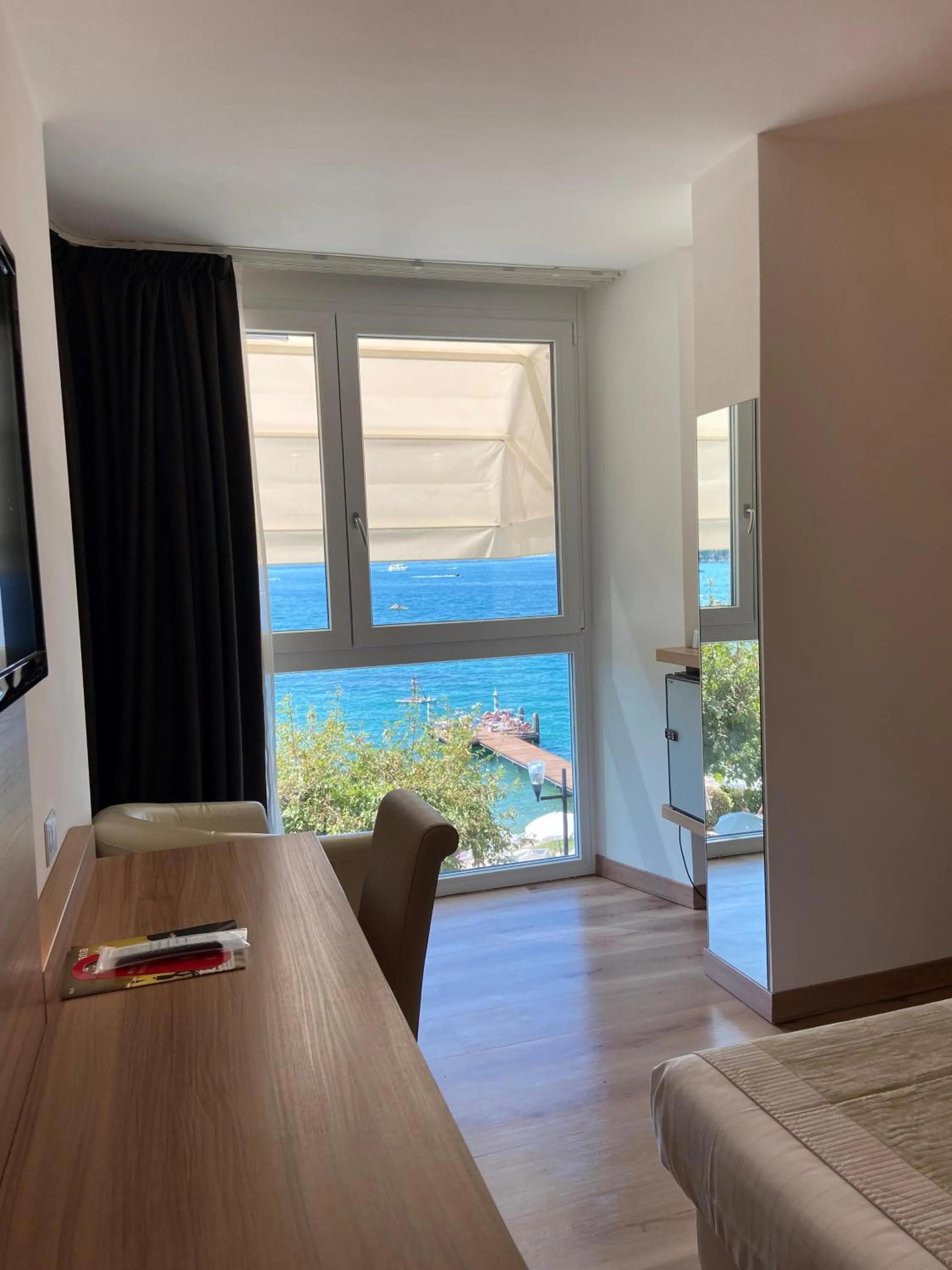 View (from property/room), Bed in Kriss Internazionale Hotel