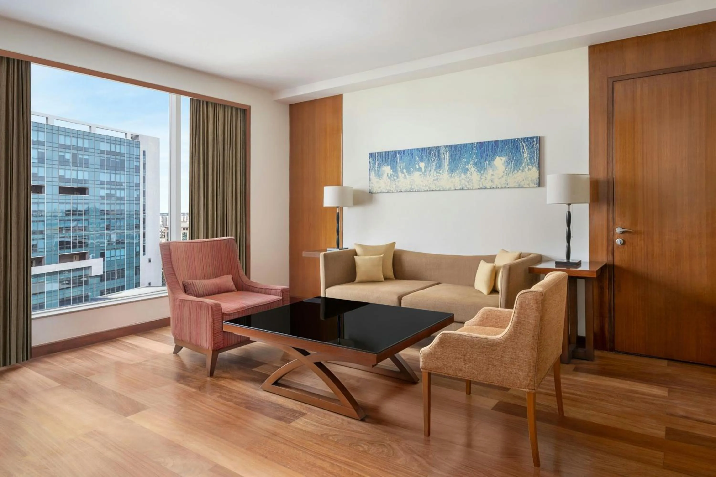 Lounge or bar in Bengaluru Marriott Hotel Whitefield