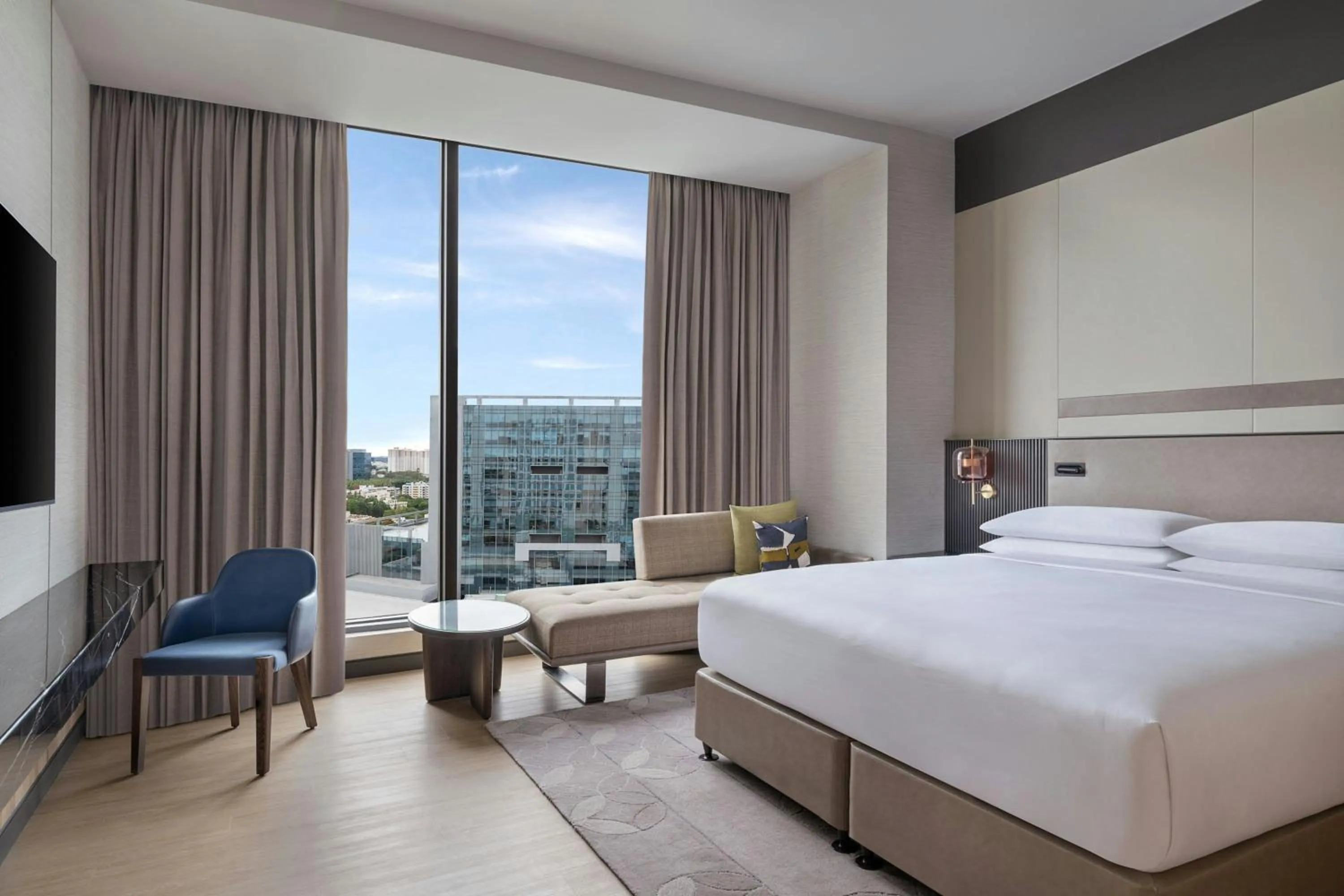 Bedroom, Bed in Bengaluru Marriott Hotel Whitefield