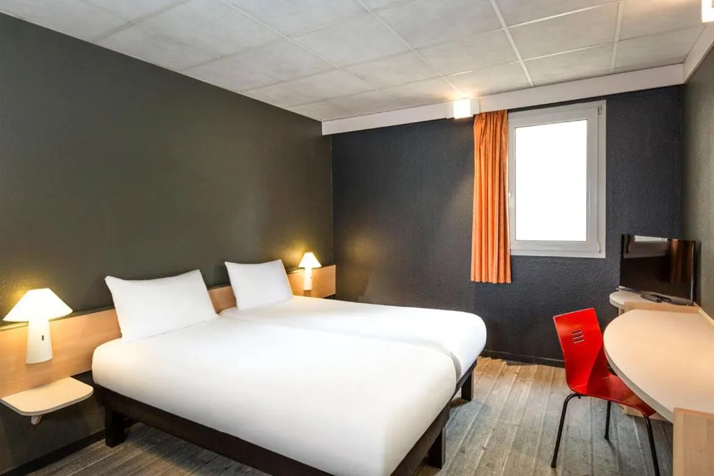 Bed in ibis Lannion