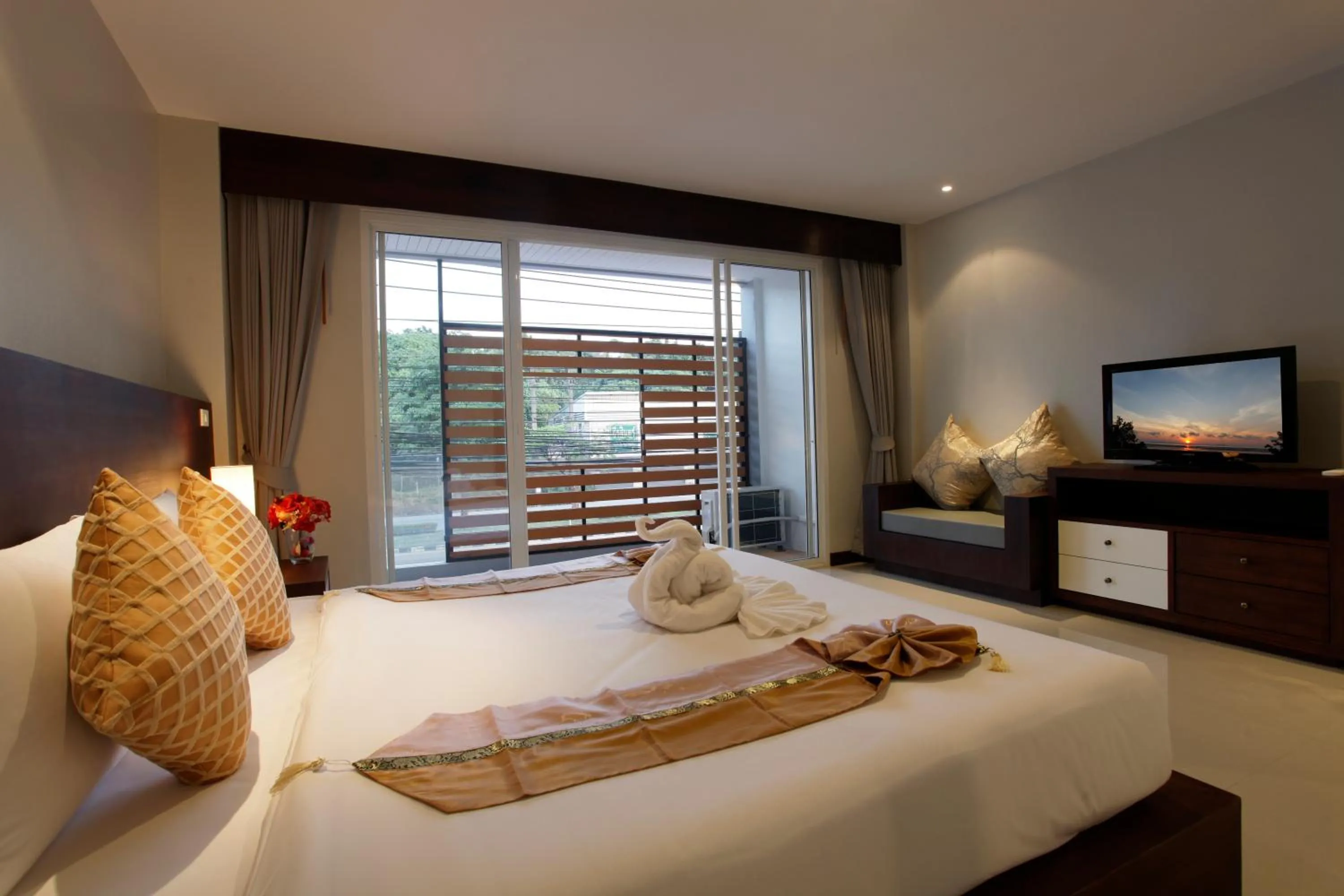 Nize Hotel (SHA Plus)