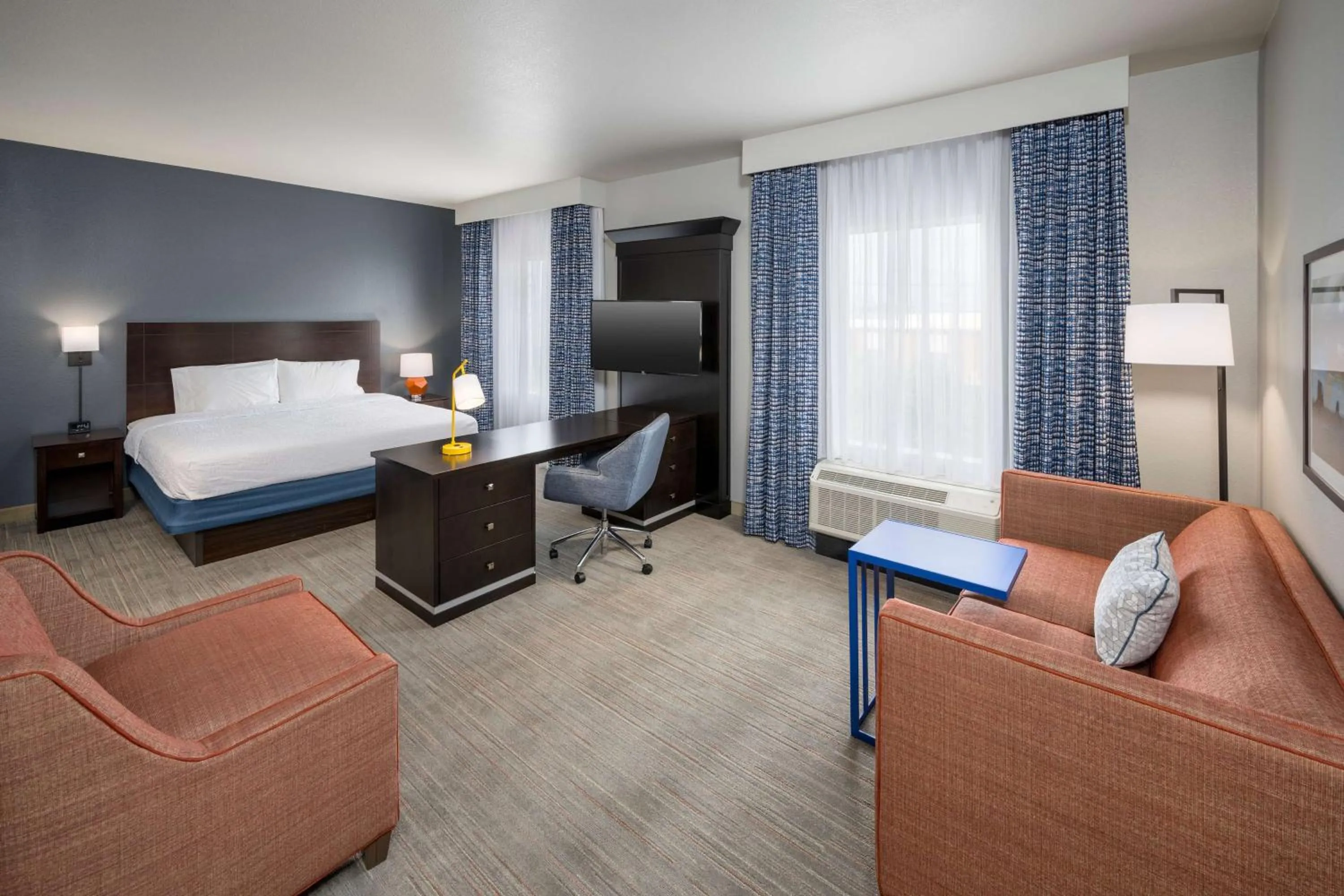 Living room, Bed in Hampton Inn & Suites Phoenix North/Happy Valley