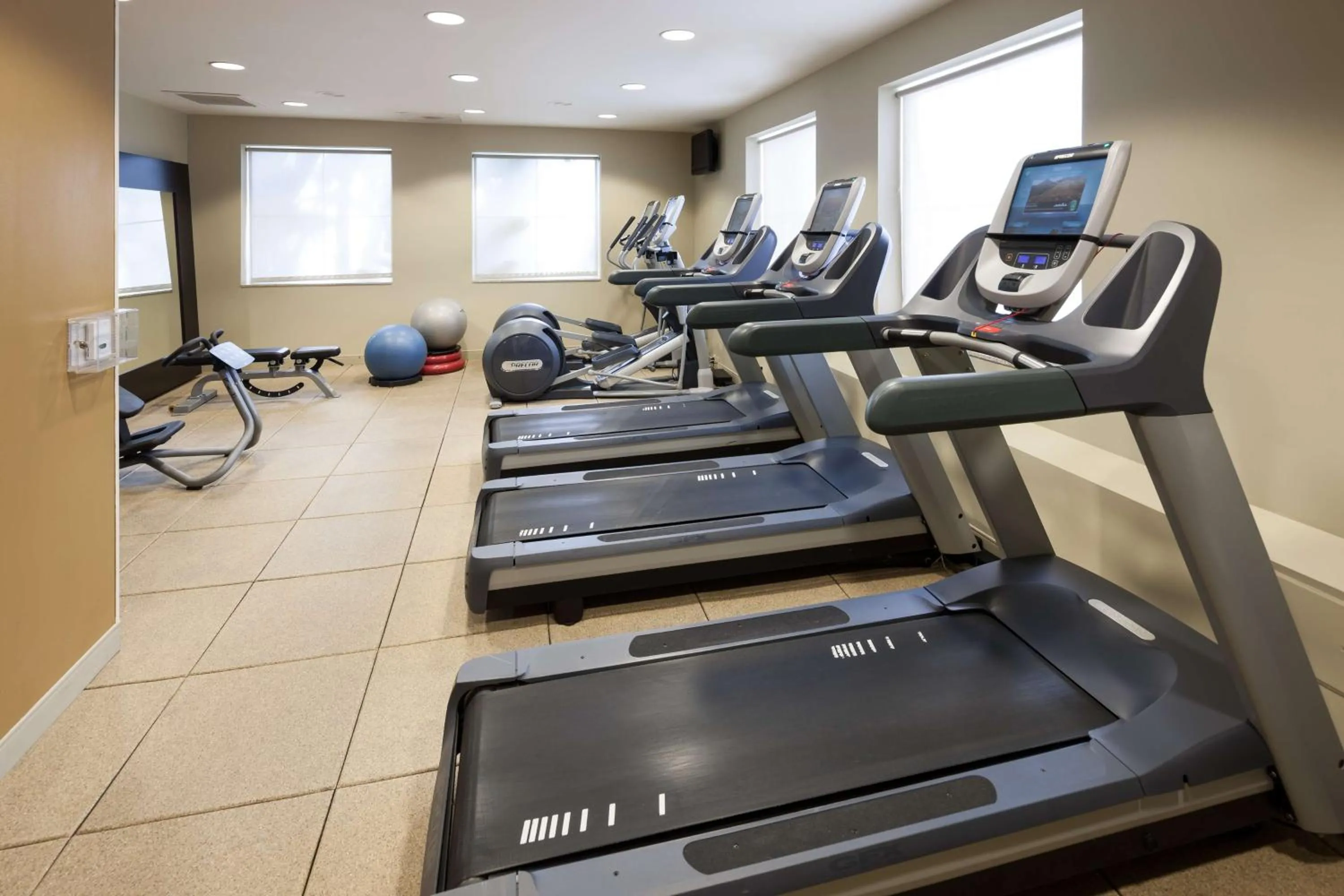 Fitness centre/facilities in Embassy Suites by Hilton Tampa Brandon