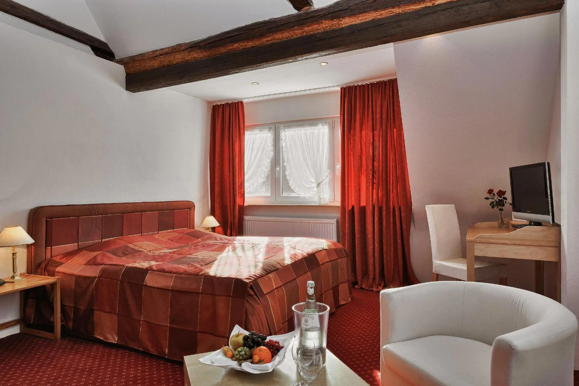 Photo of the whole room, Bed in Jagdschloss Mönchbruch