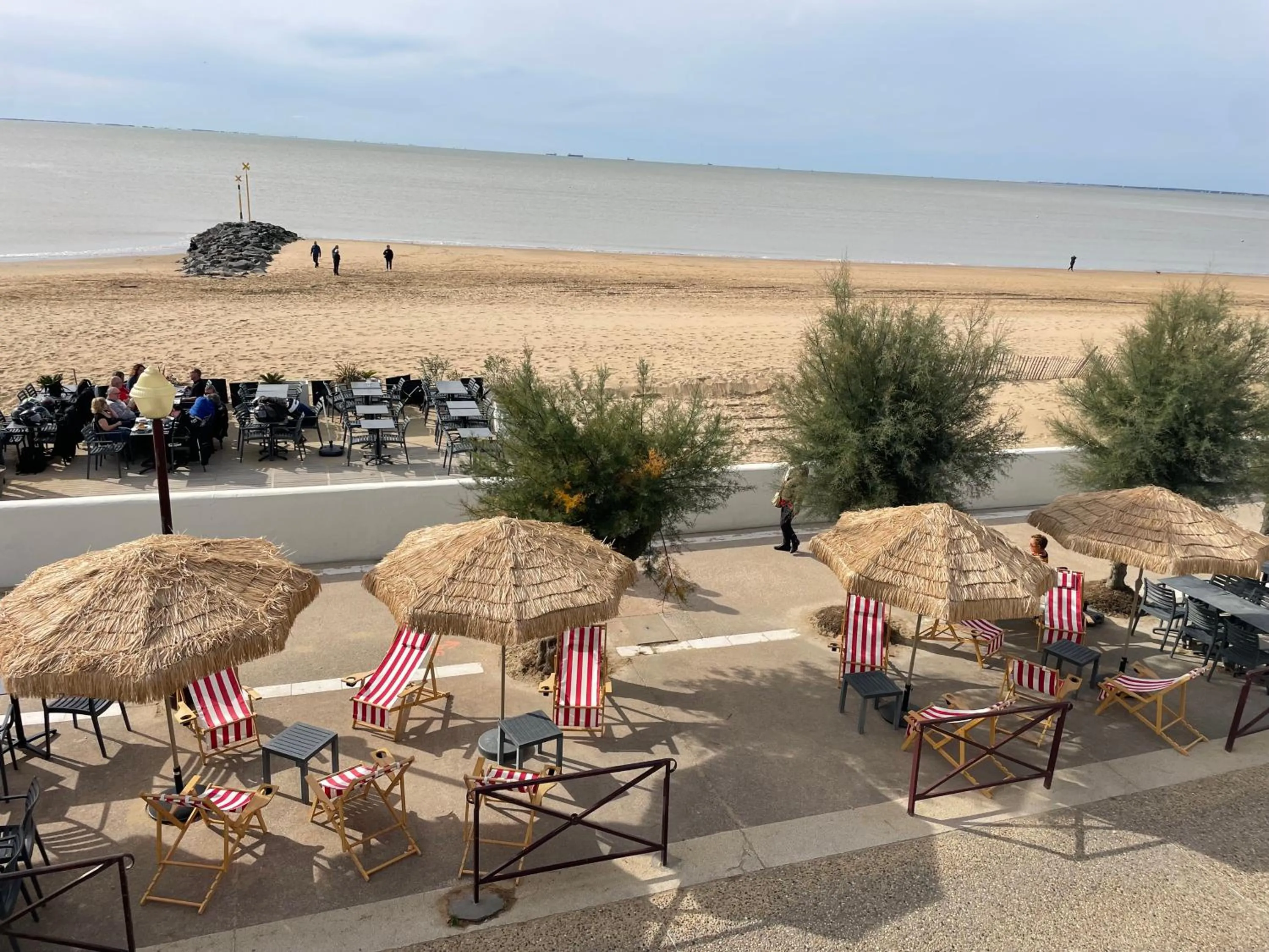 Nearby landmark, Beach in L'Acadie Brasserie Plage