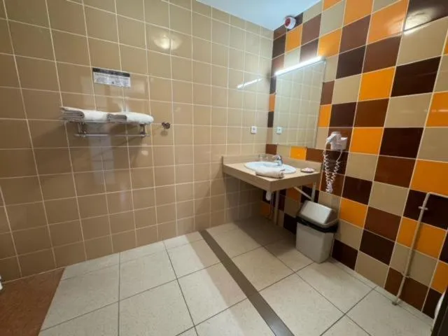 Property building, Bathroom in L'Acadie Brasserie Plage