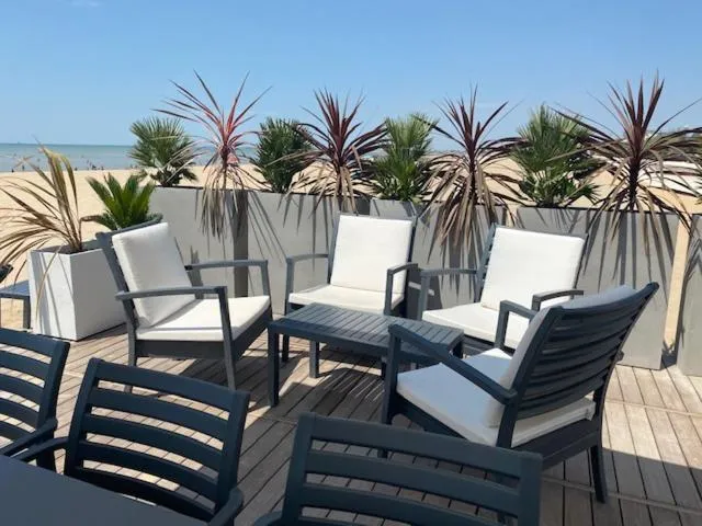 Patio in L'Acadie Brasserie Plage