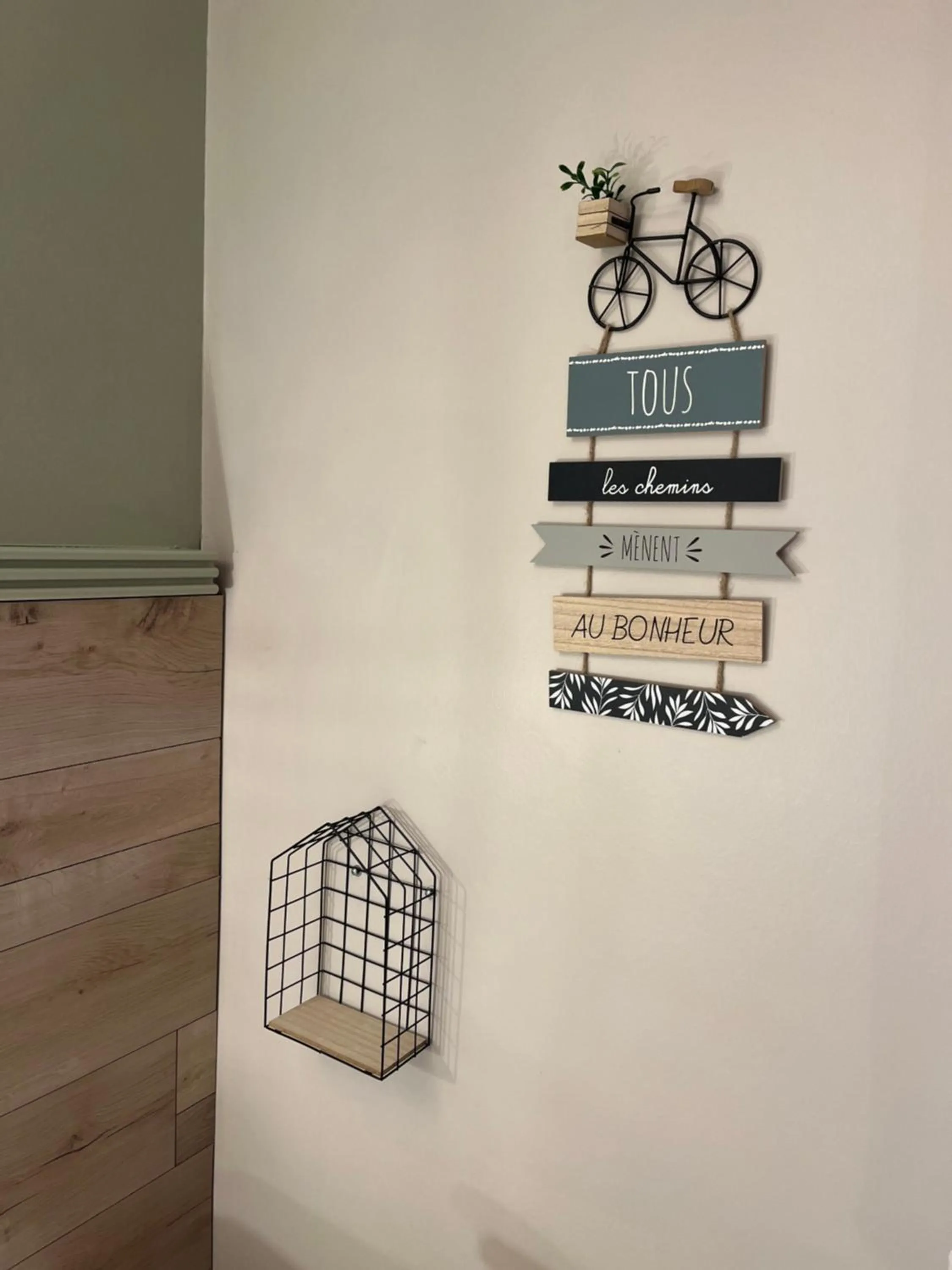 Decorative detail in L'Acadie Brasserie Plage